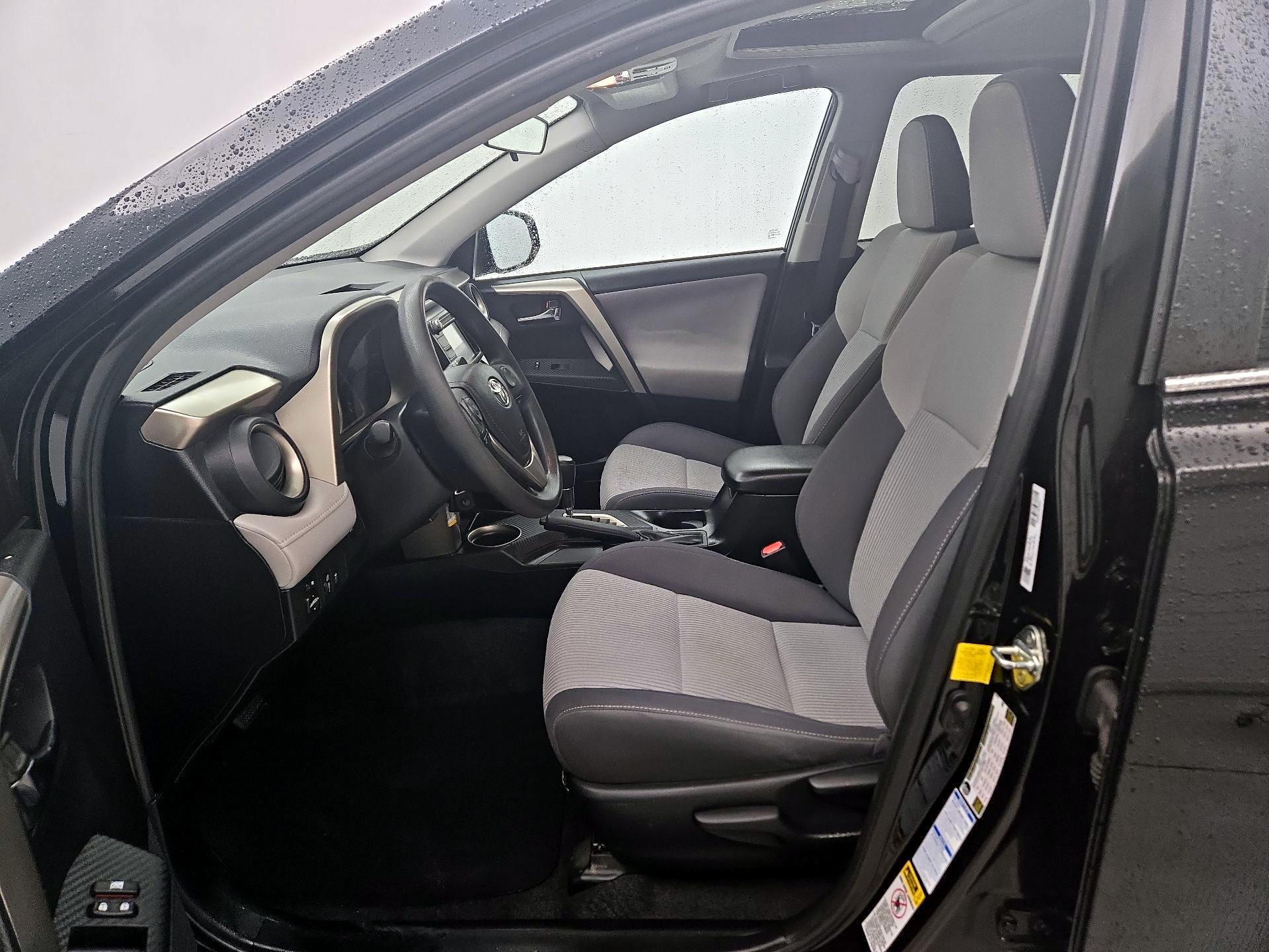 Thumbnail: 2015 Toyota RAV4 - 11