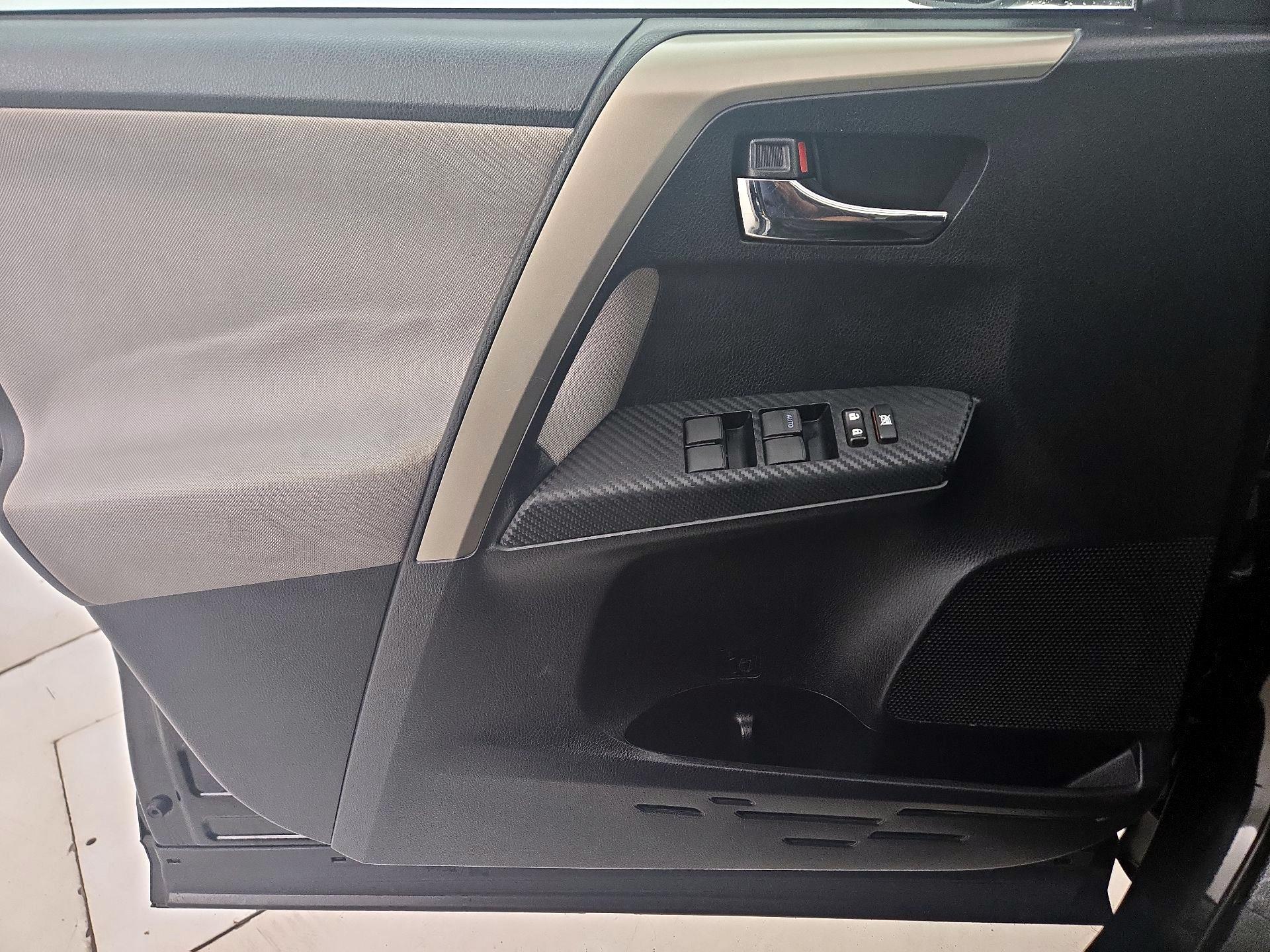 Thumbnail: 2015 Toyota RAV4 - 12