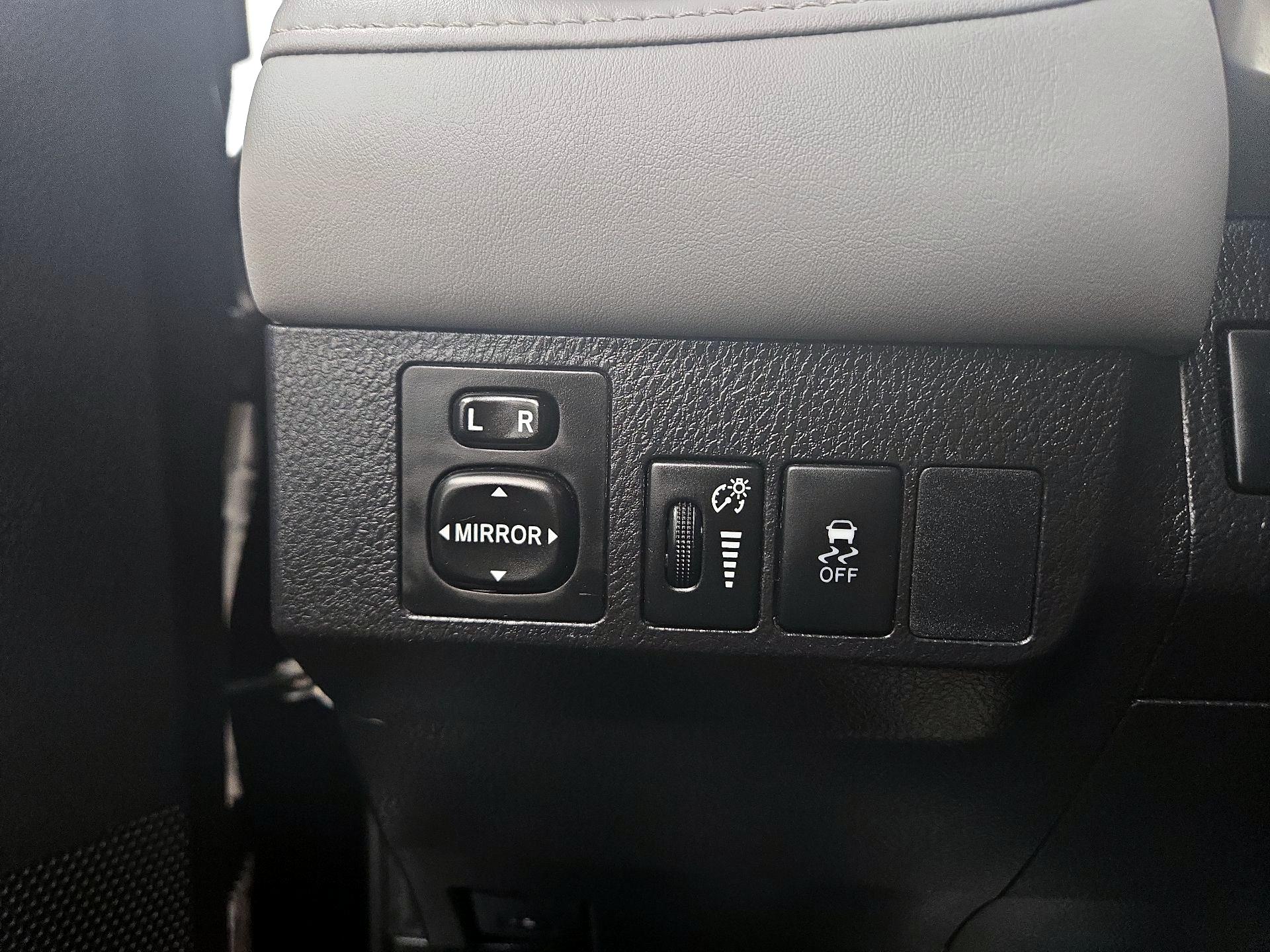 Thumbnail: 2015 Toyota RAV4 - 13