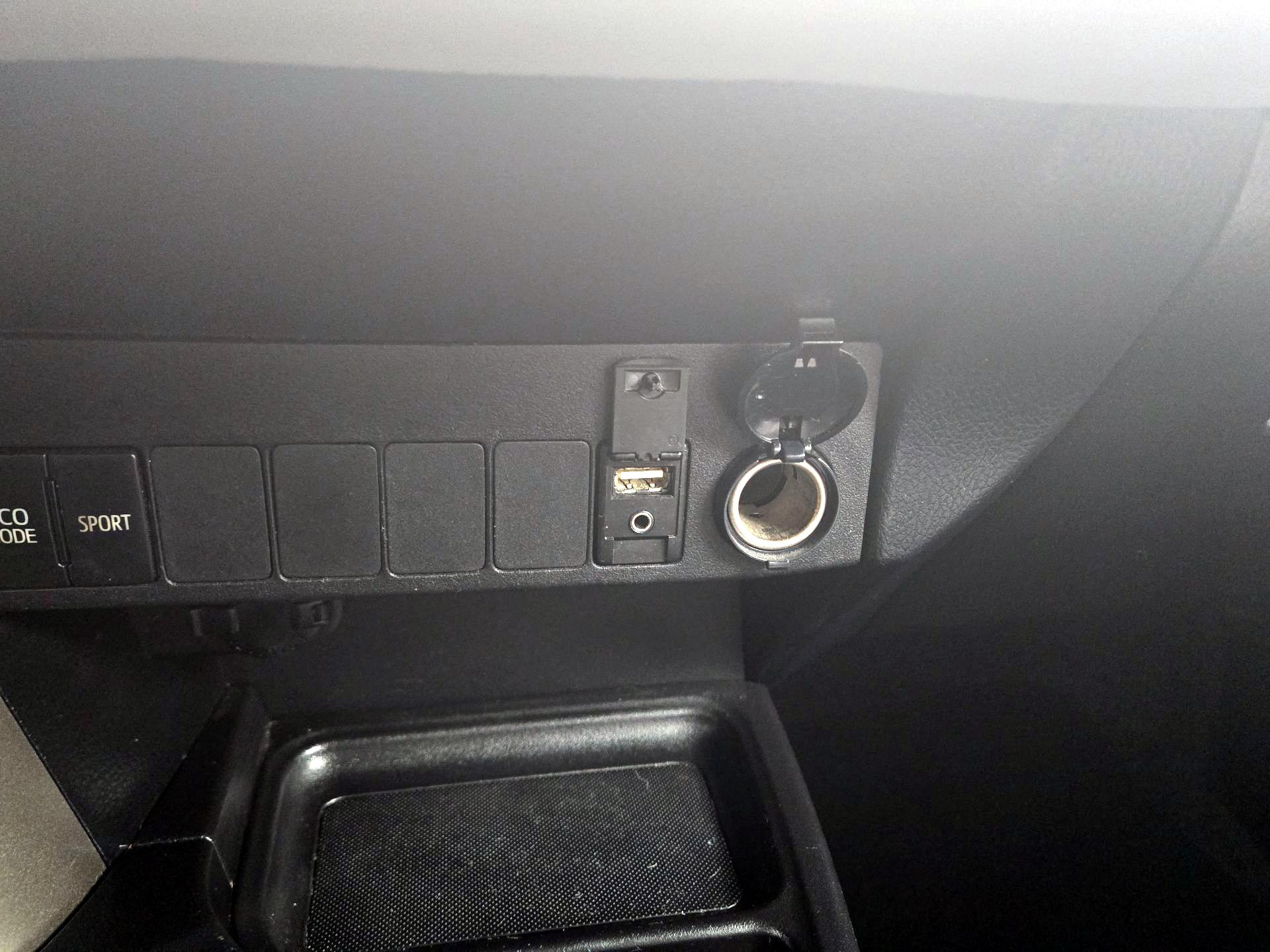 Thumbnail: 2015 Toyota RAV4 - 18