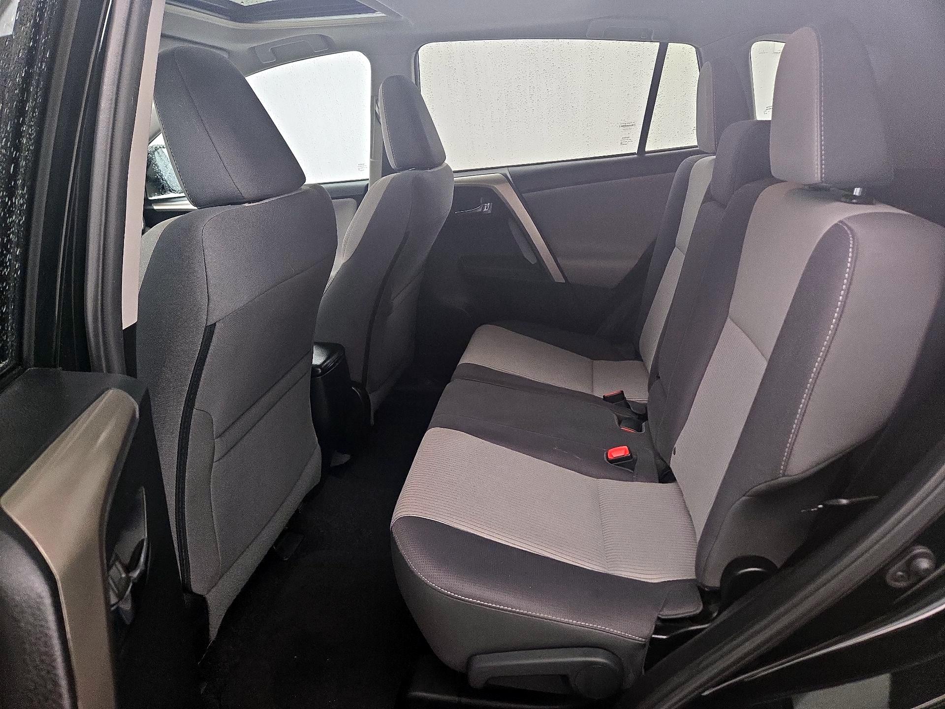 Thumbnail: 2015 Toyota RAV4 - 20