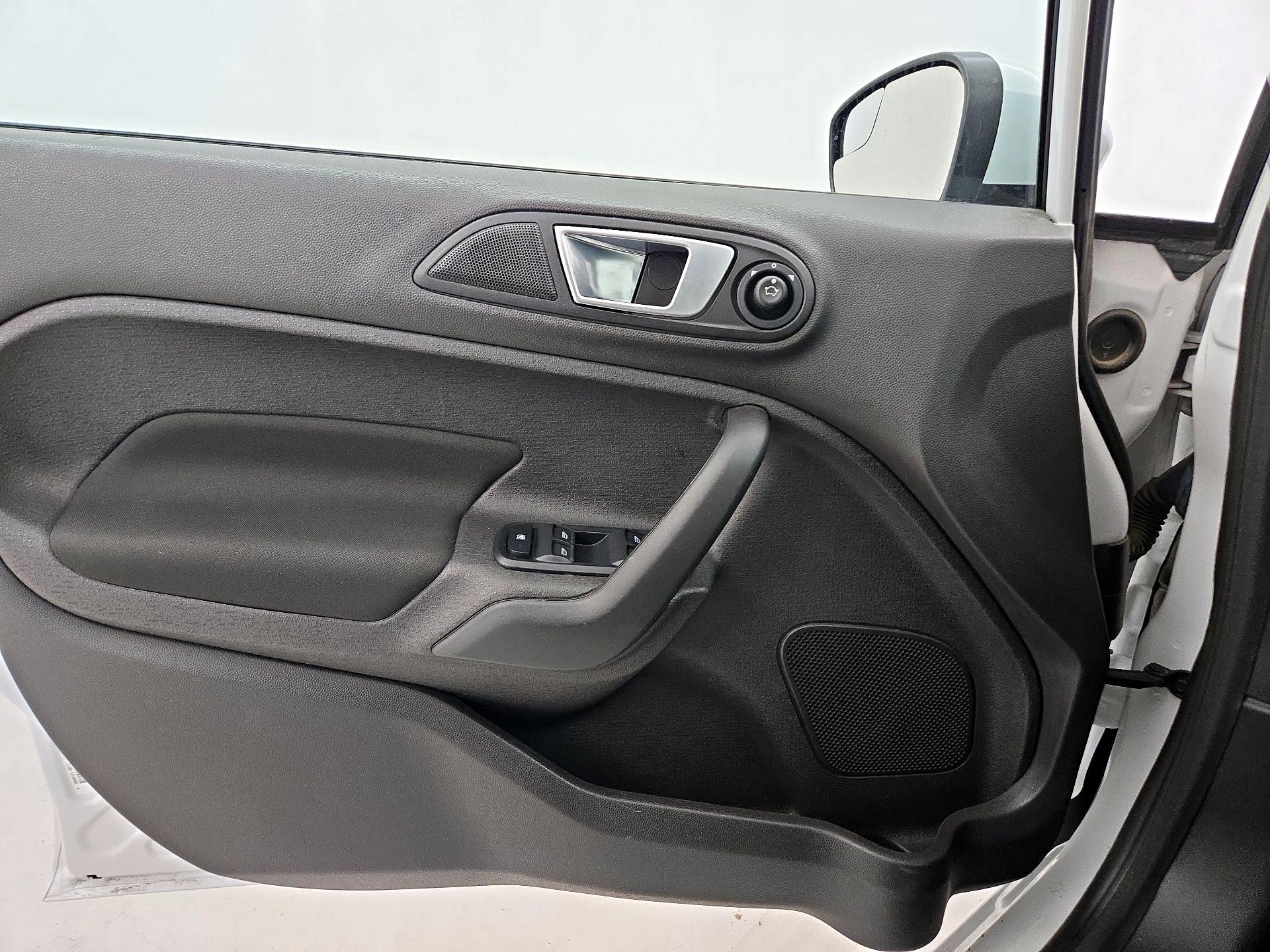 Thumbnail: 2015 Ford Fiesta - 12