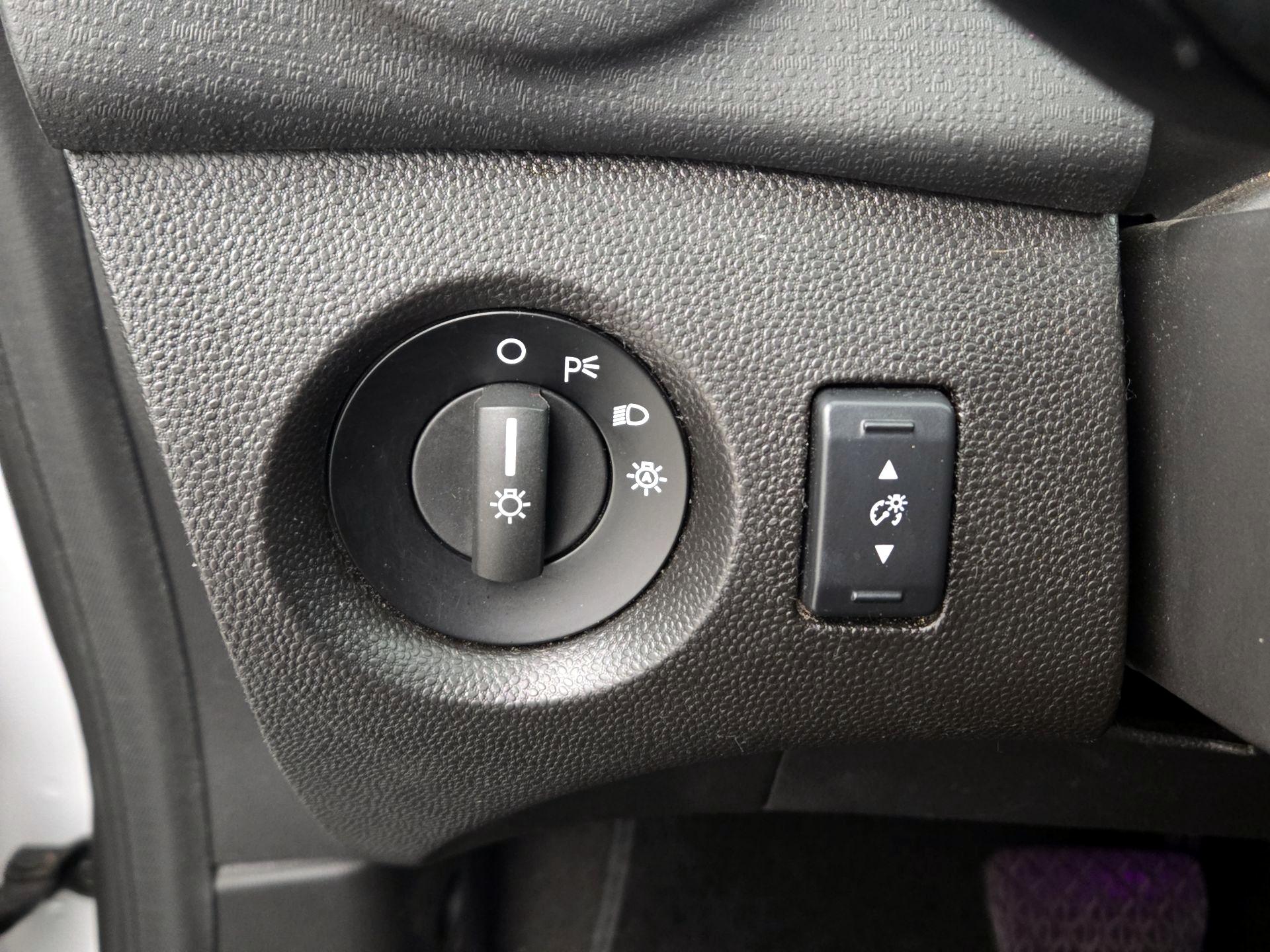 Thumbnail: 2015 Ford Fiesta - 13