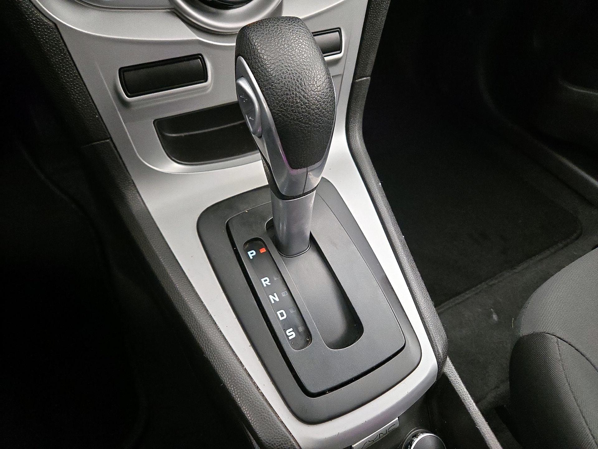 Thumbnail: 2015 Ford Fiesta - 16