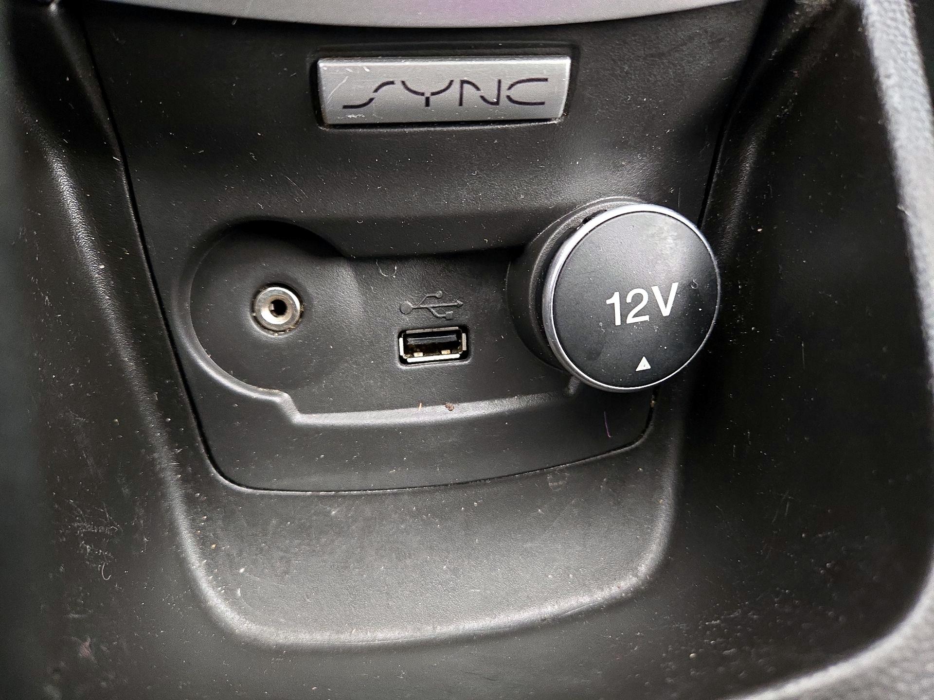 Thumbnail: 2015 Ford Fiesta - 17