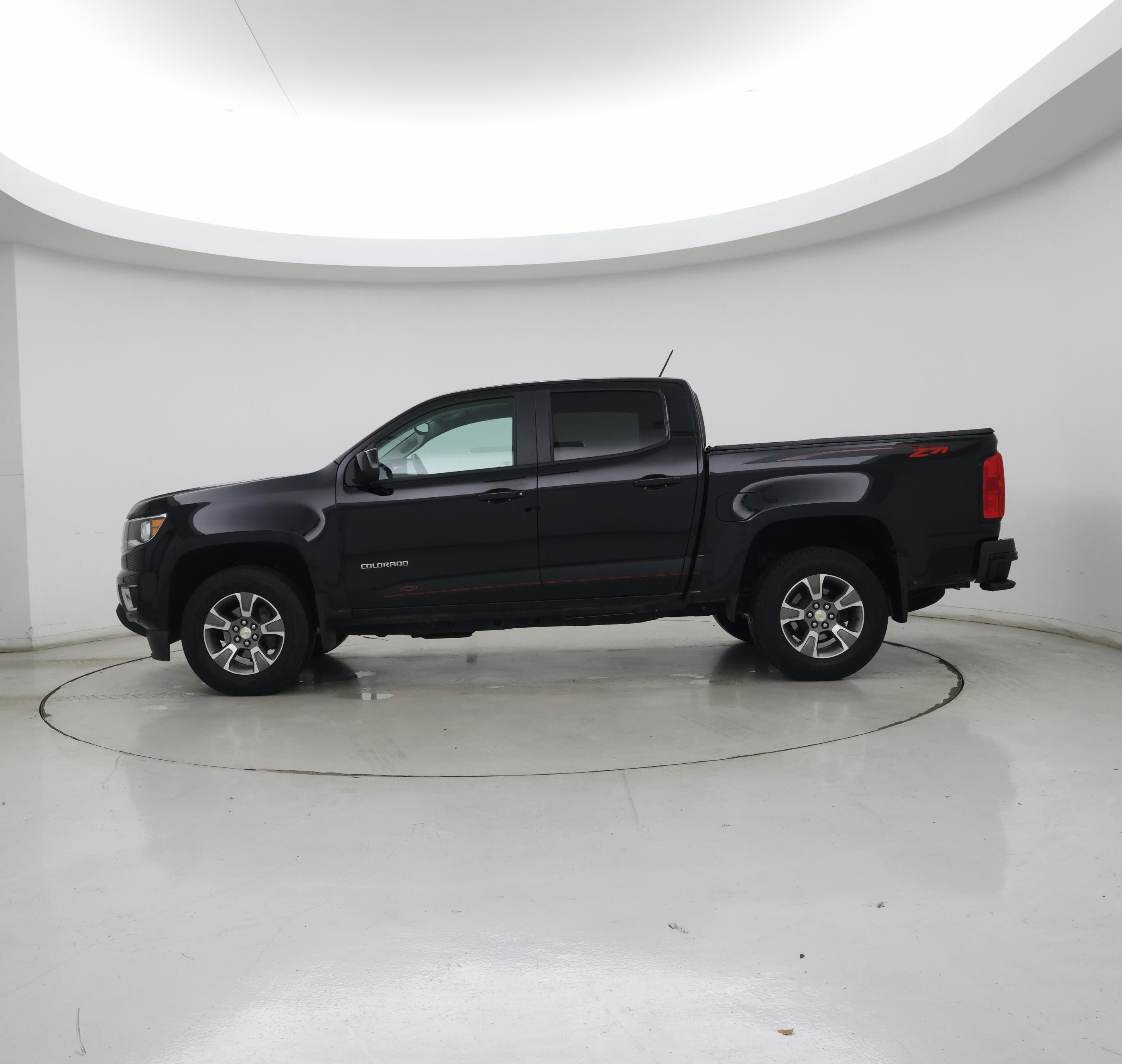 Thumbnail: 2019 Chevrolet Colorado - 3