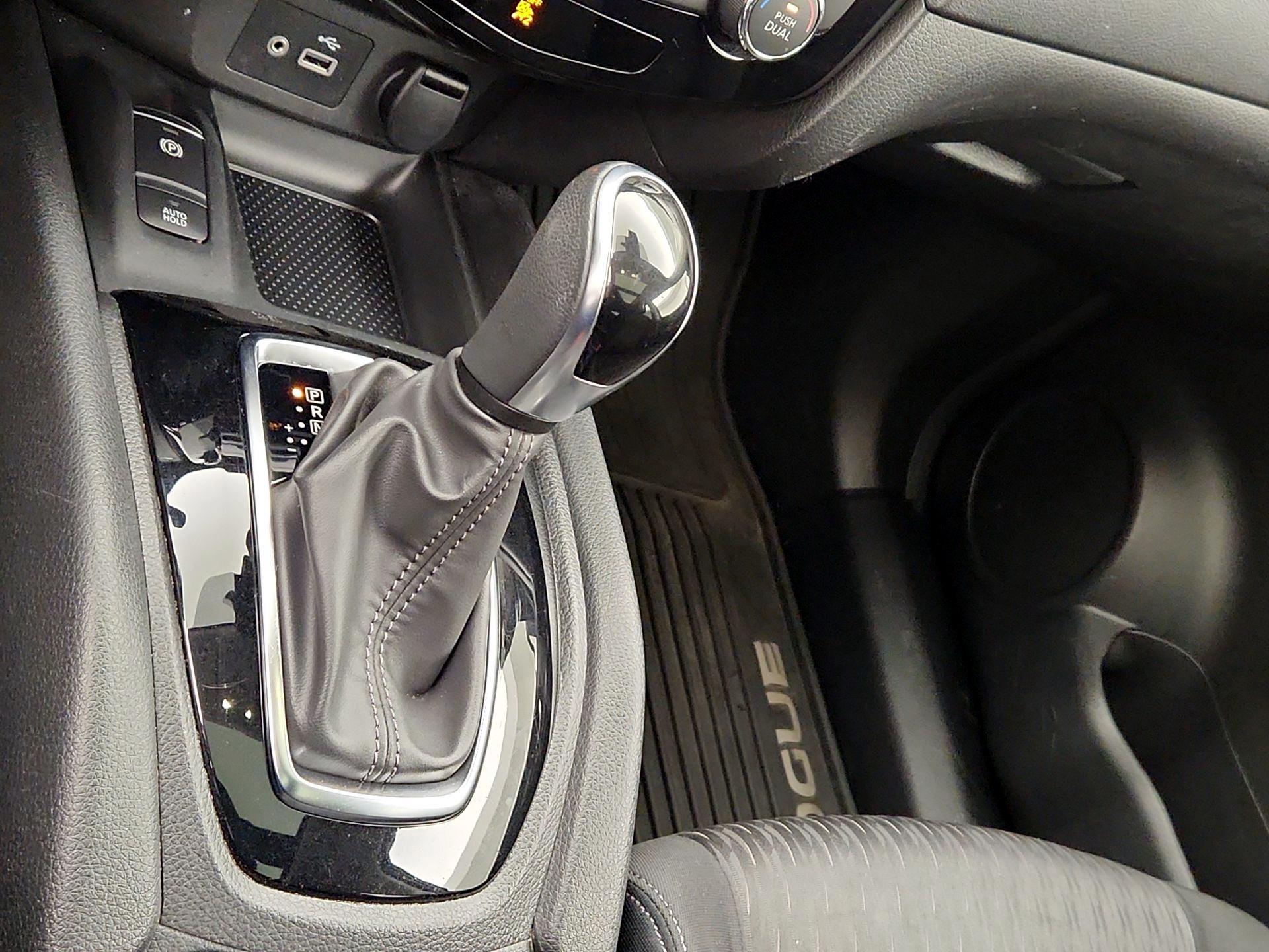 Thumbnail: 2019 Nissan Rogue - 18