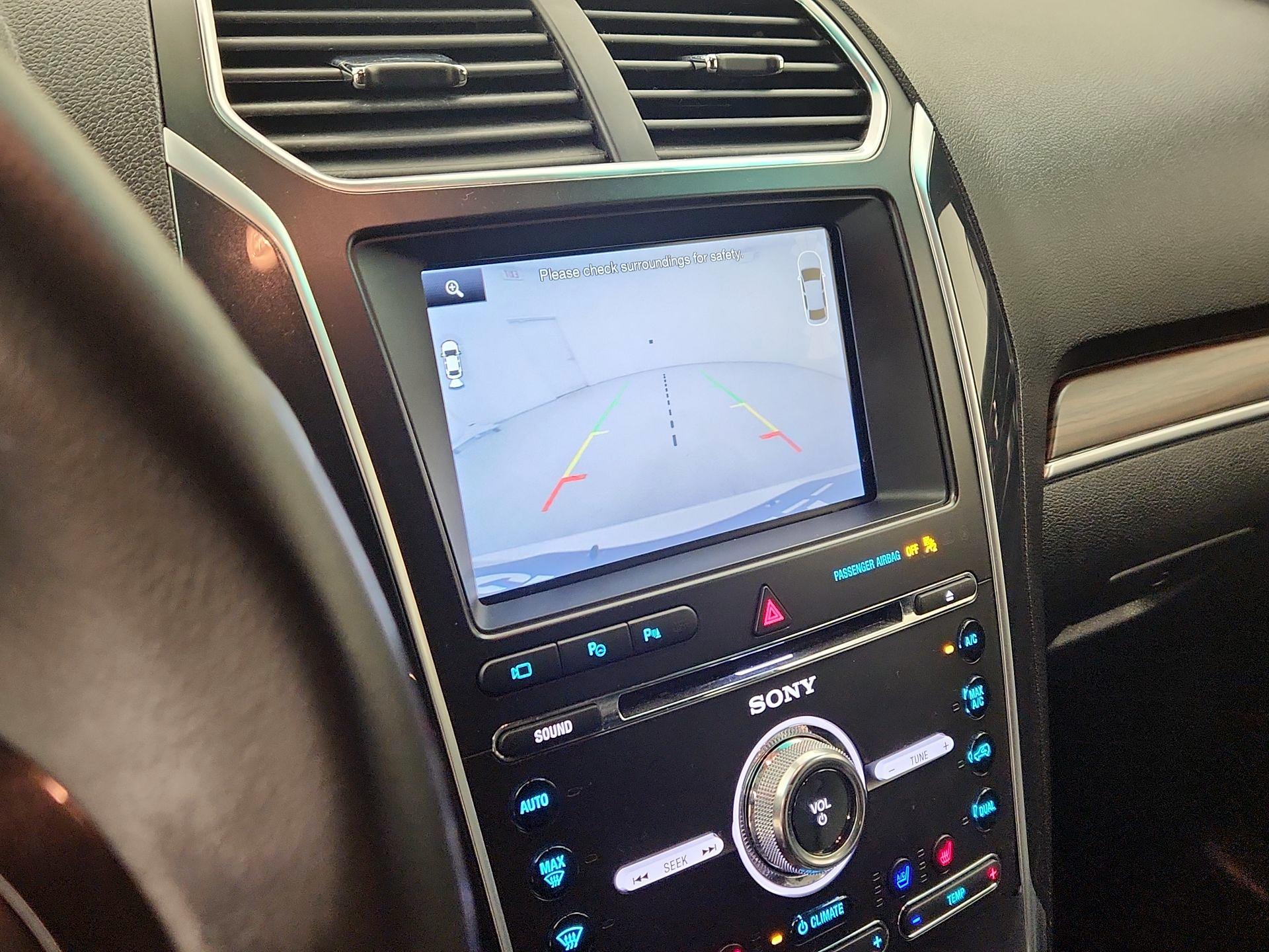 Thumbnail: 2016 Ford Explorer - 14