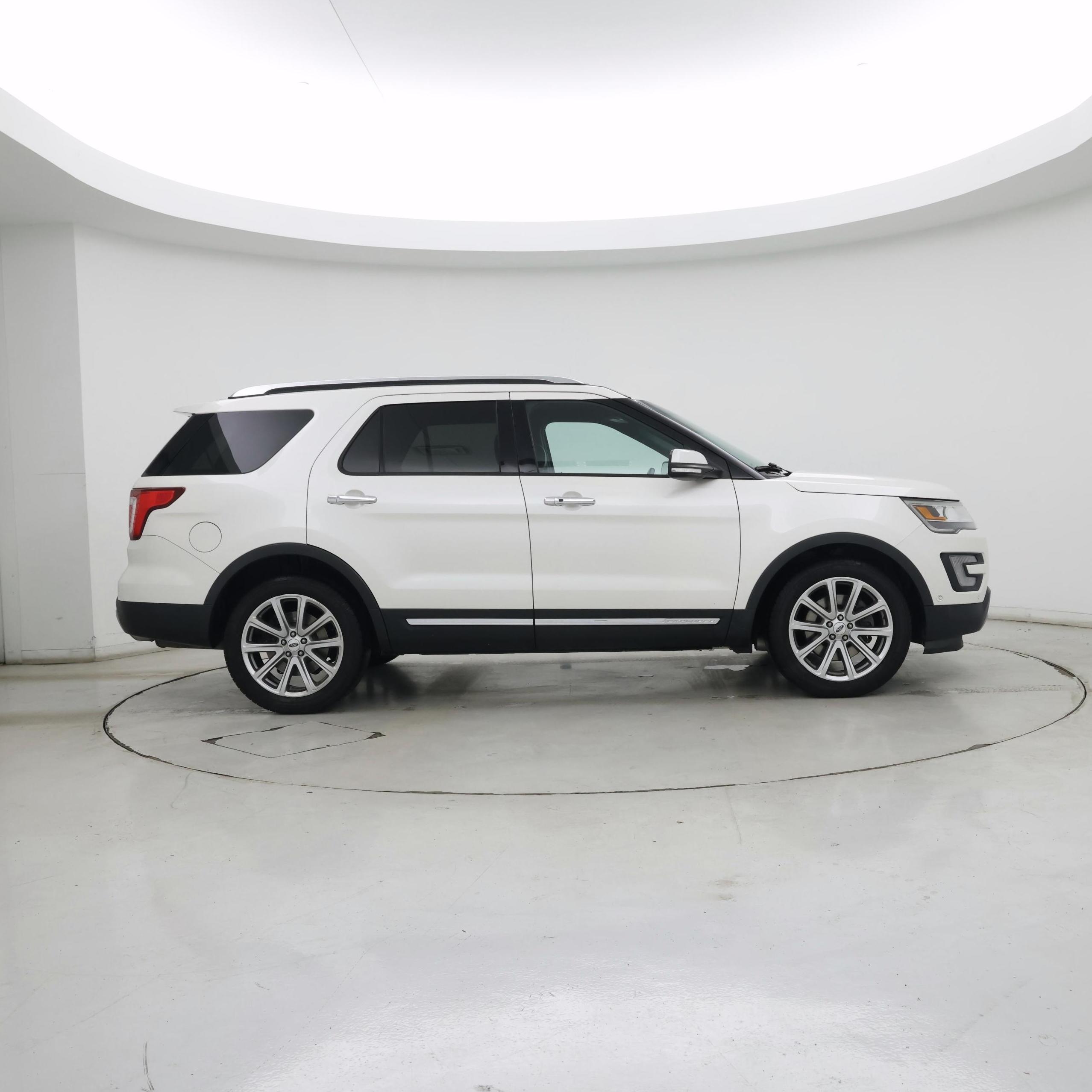 Thumbnail: 2016 Ford Explorer - 7