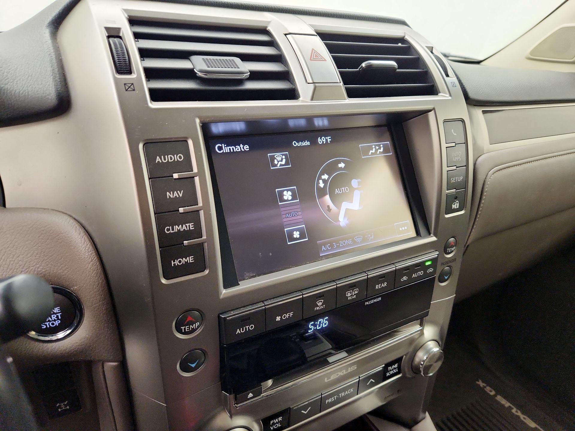 Thumbnail: 2017 Lexus GX - 17