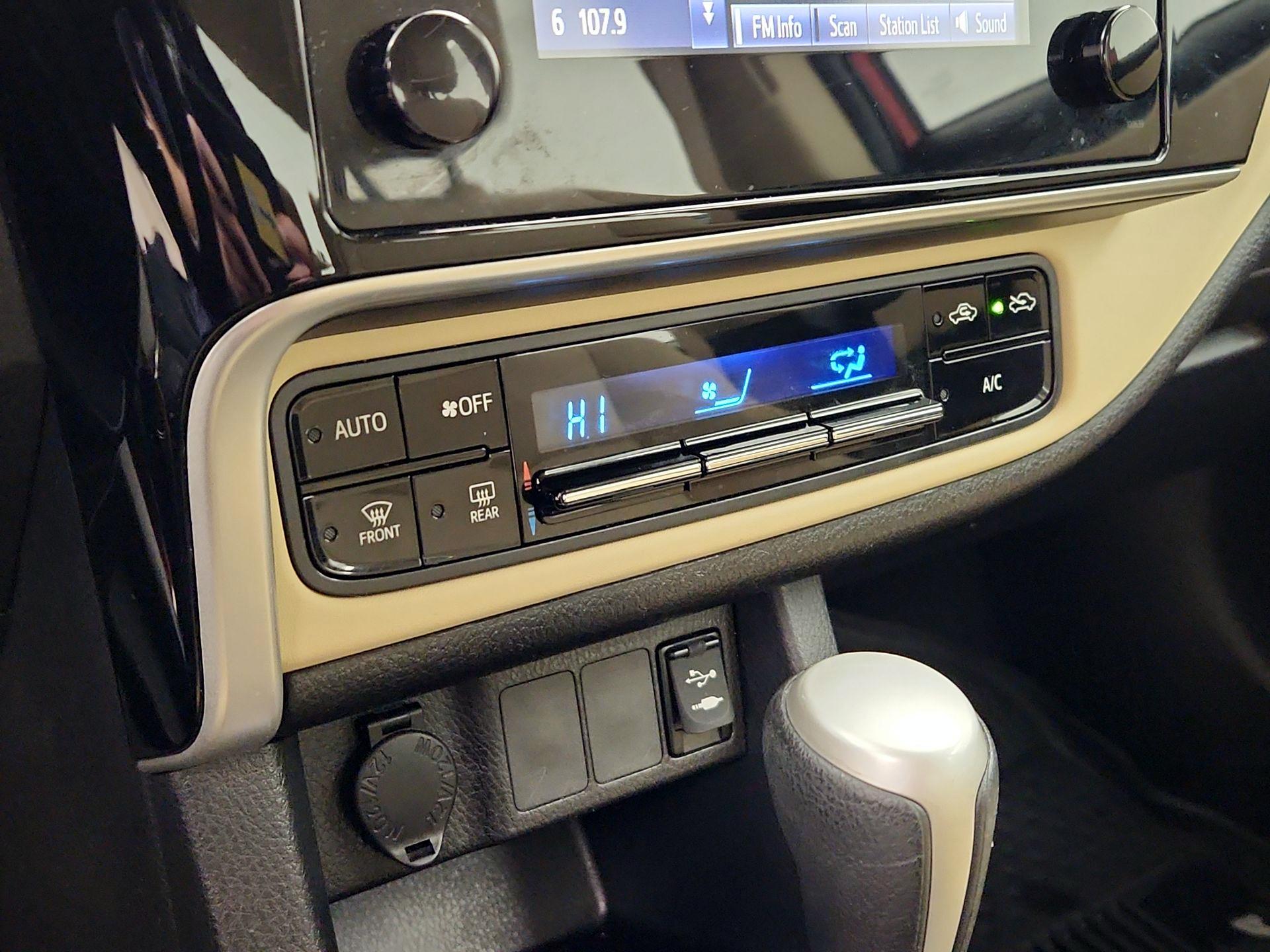 Thumbnail: 2017 Toyota Corolla - 16