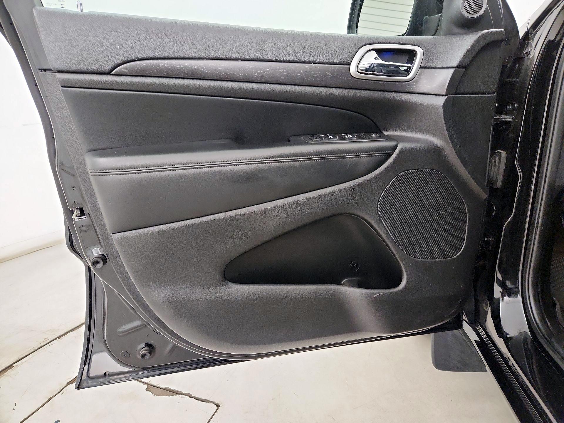 Thumbnail: 2018 Jeep Grand Cherokee - 12