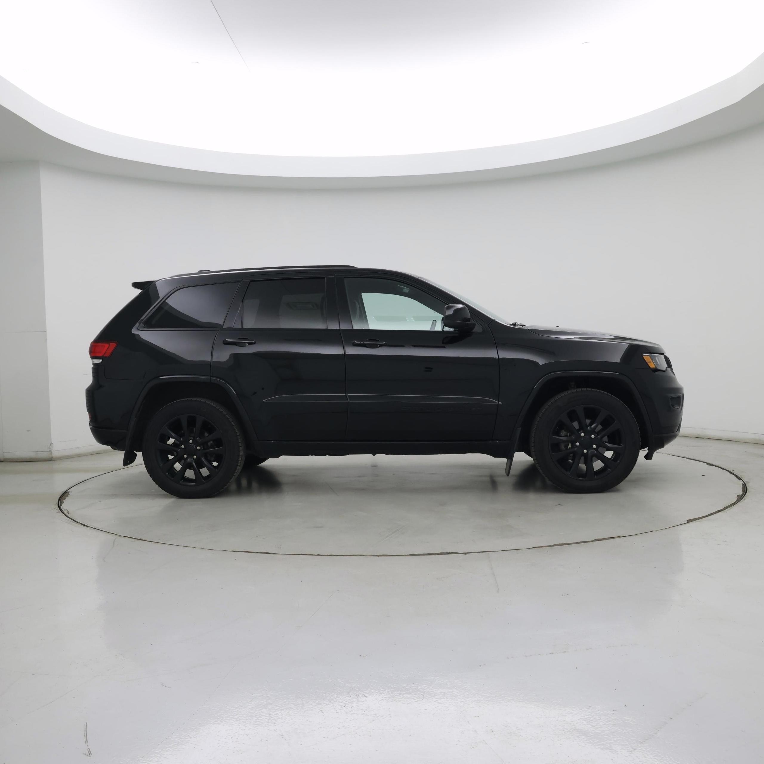 Thumbnail: 2018 Jeep Grand Cherokee - 7