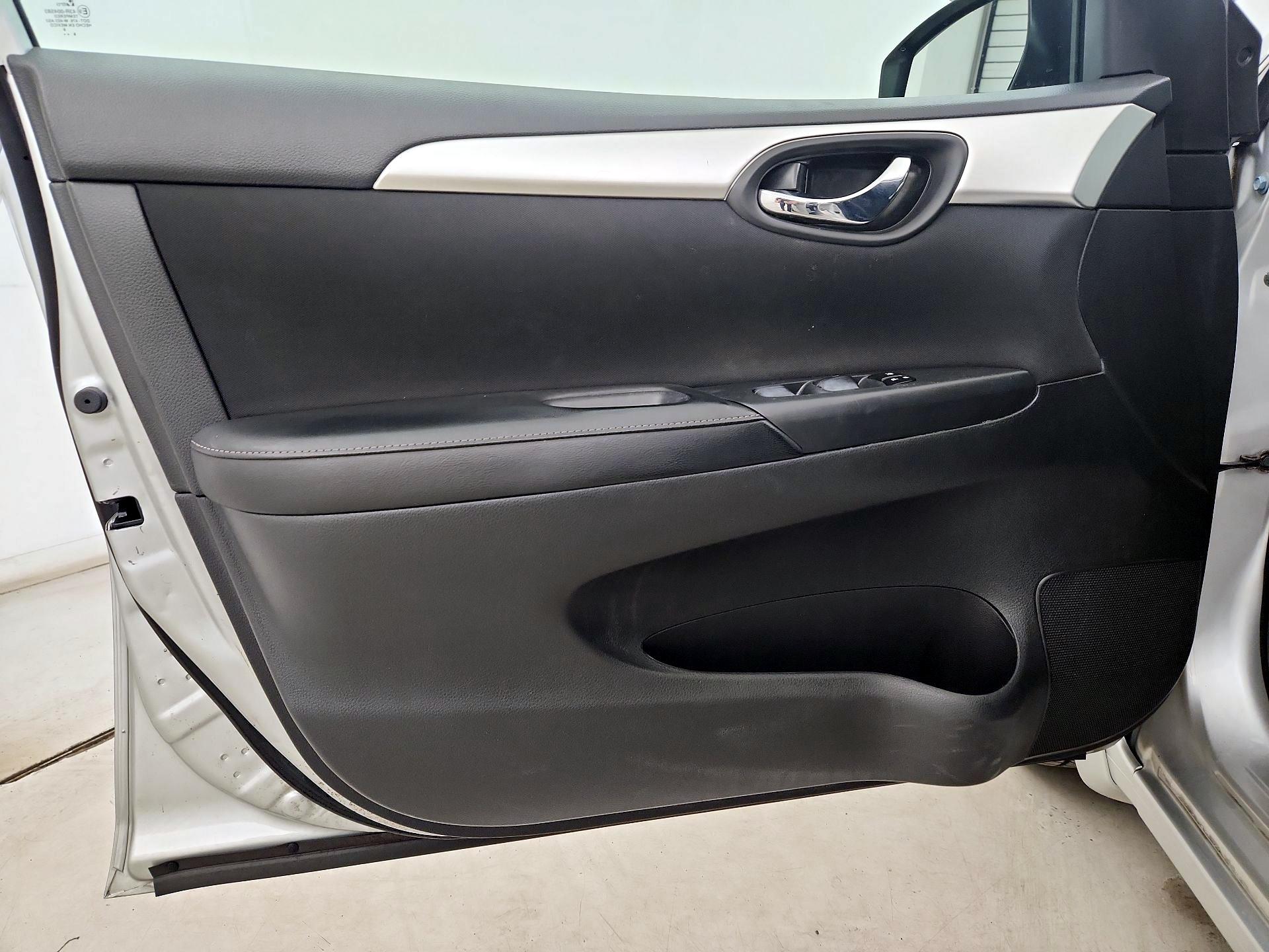 Thumbnail: 2017 Nissan Sentra - 12