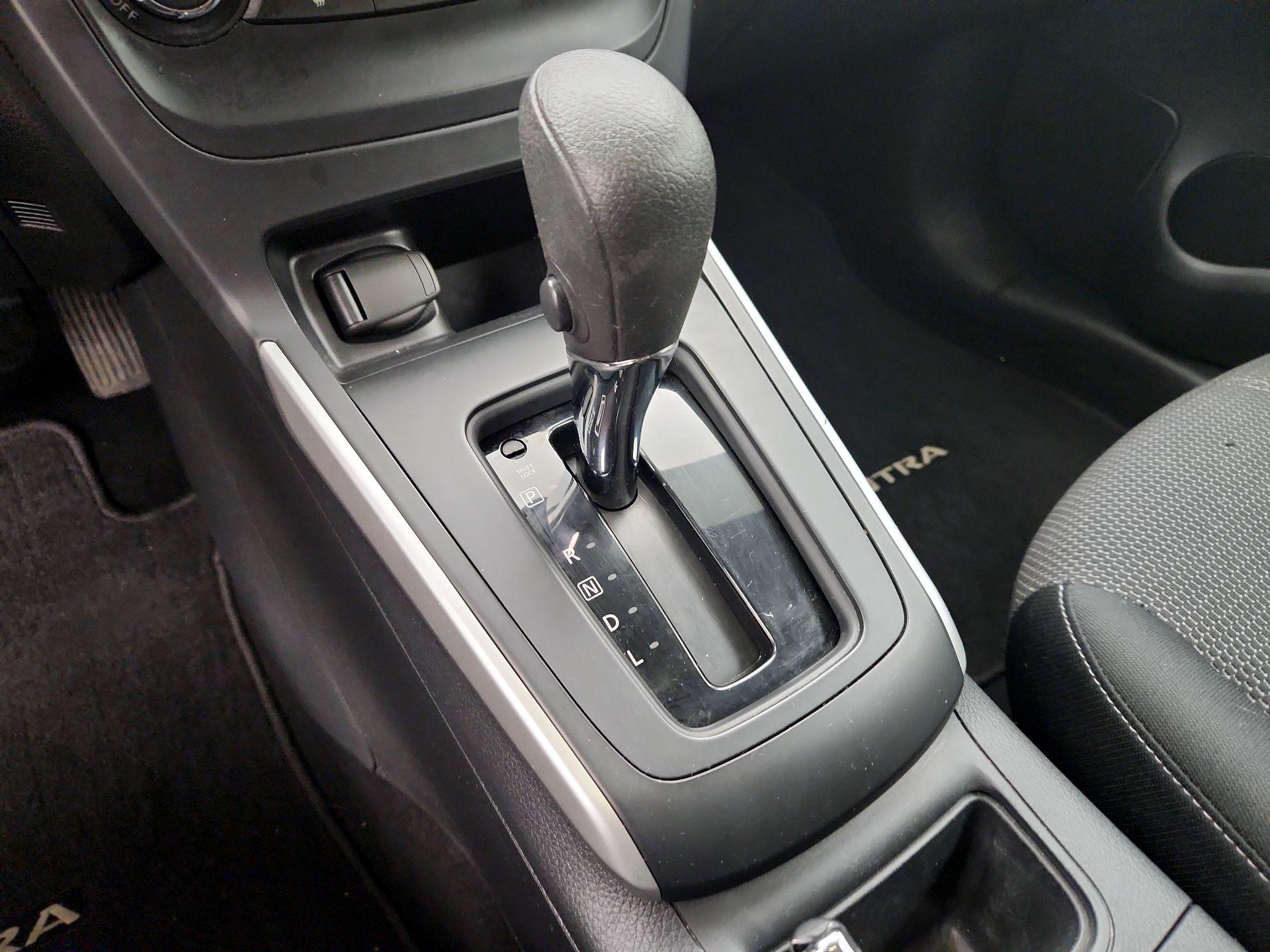 Thumbnail: 2017 Nissan Sentra - 16