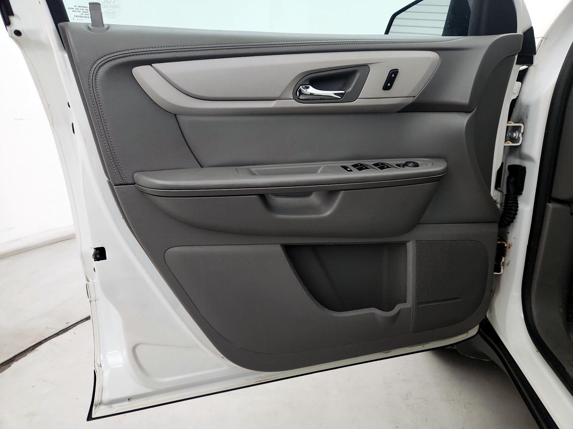 Thumbnail: 2015 Chevrolet Traverse - 12