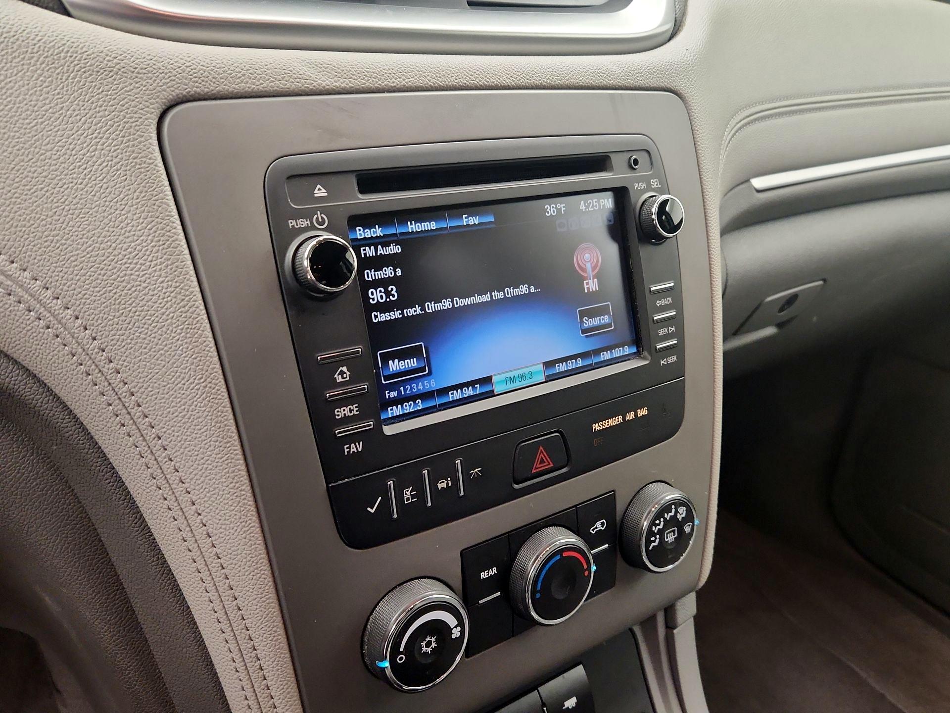 Thumbnail: 2015 Chevrolet Traverse - 15