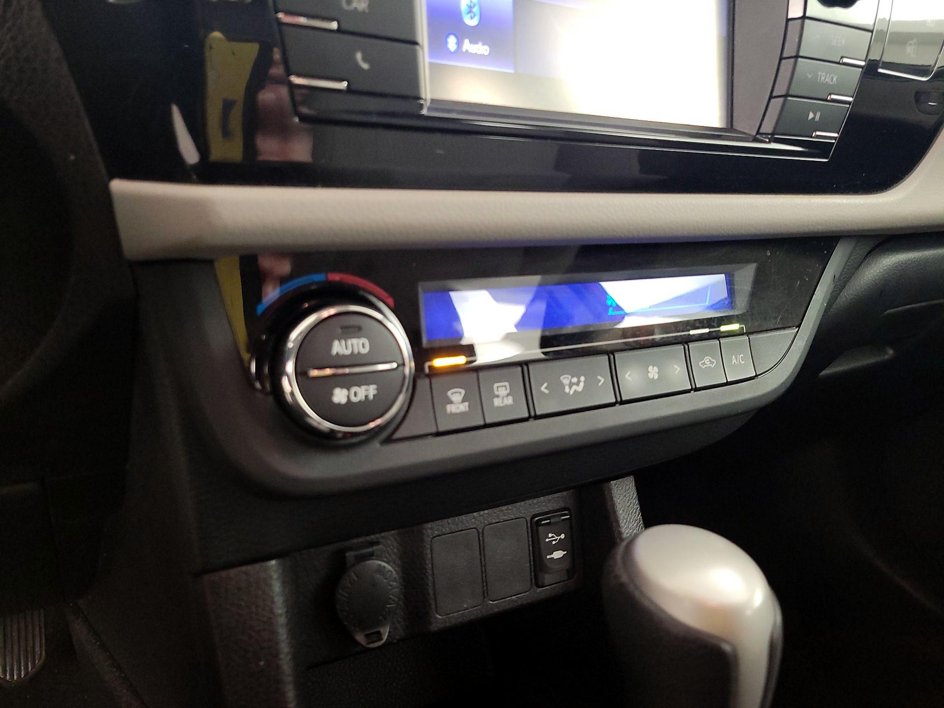 Thumbnail: 2016 Toyota Corolla - 16