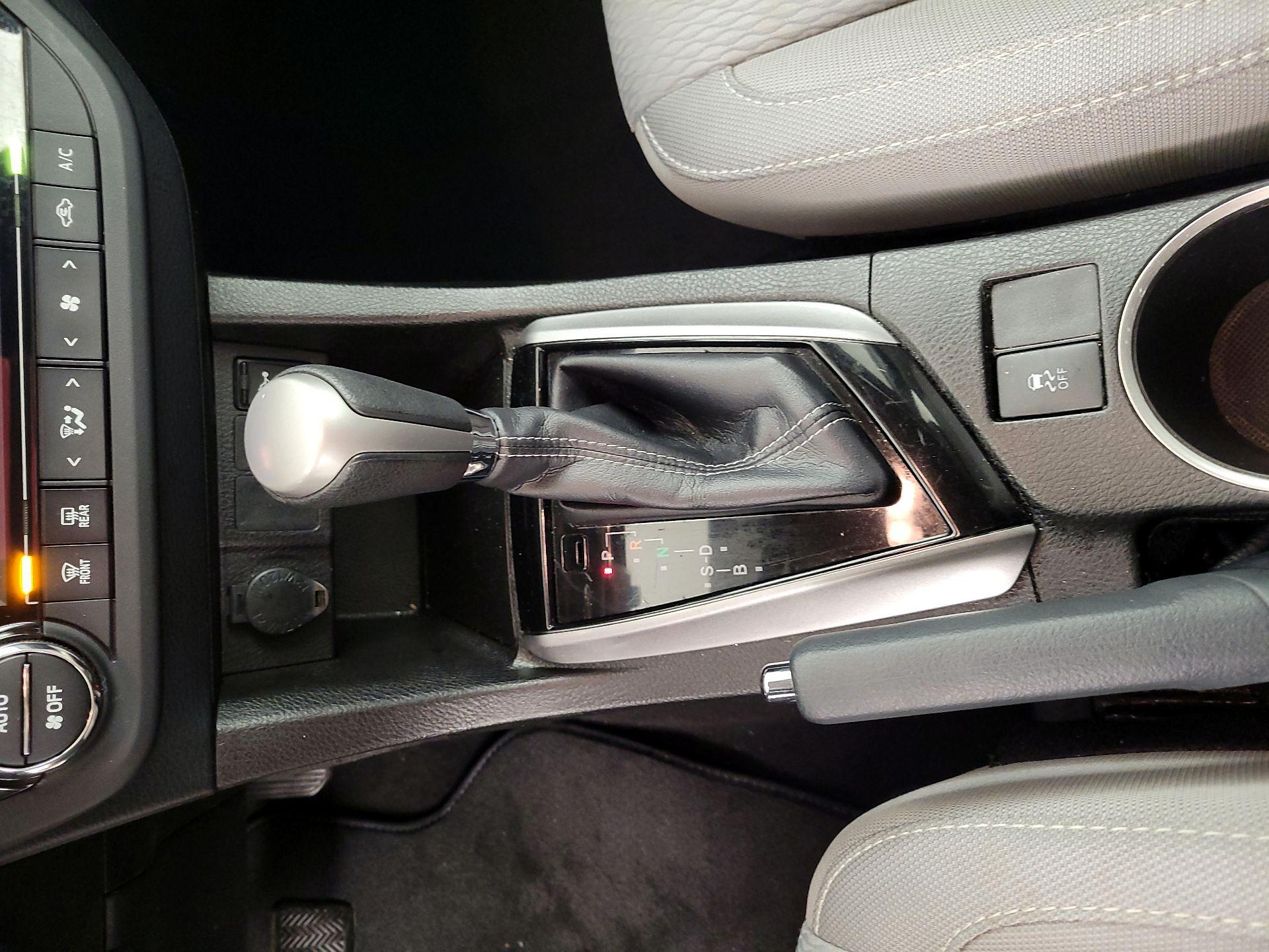 Thumbnail: 2016 Toyota Corolla - 17