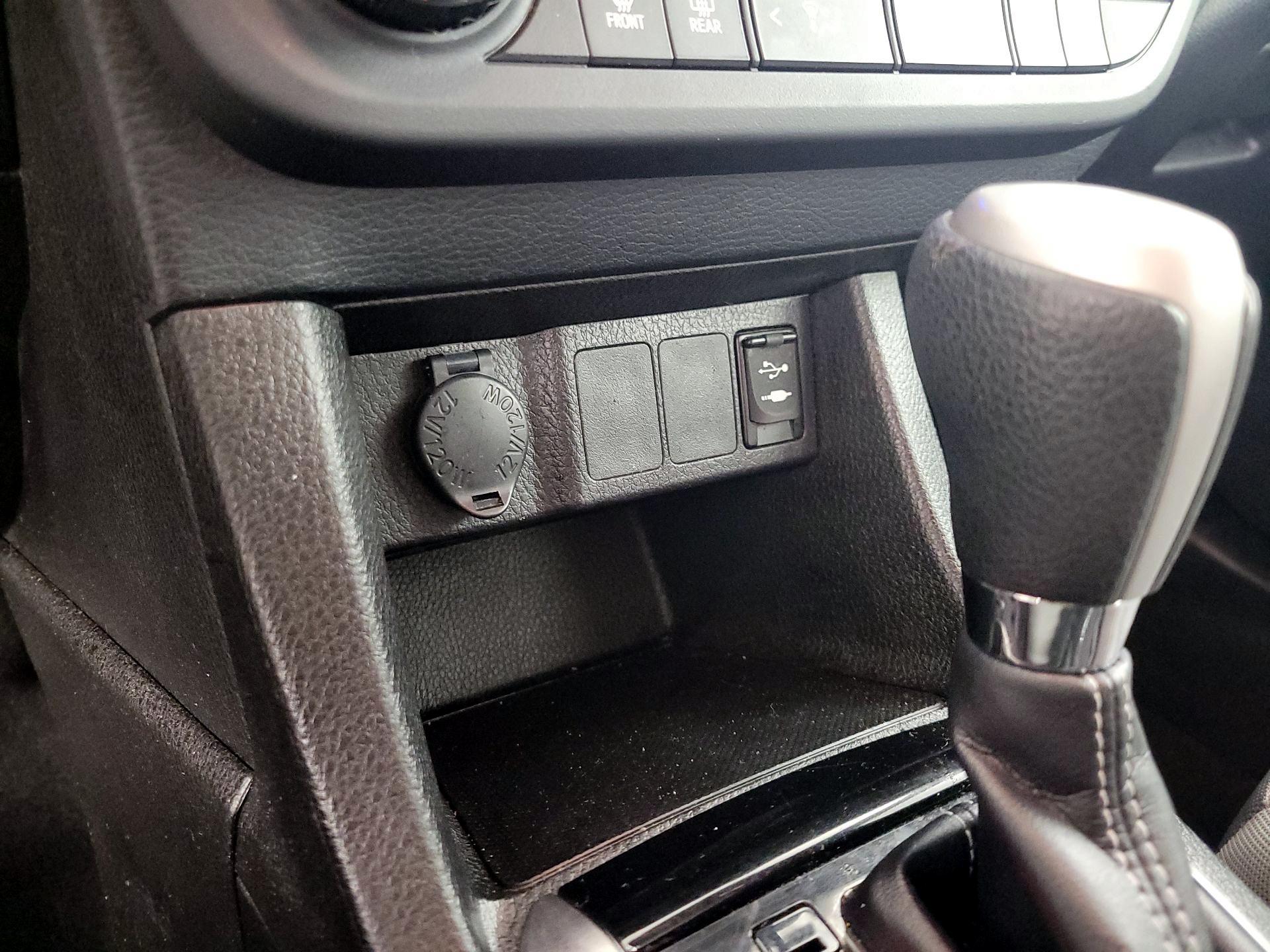 Thumbnail: 2016 Toyota Corolla - 18