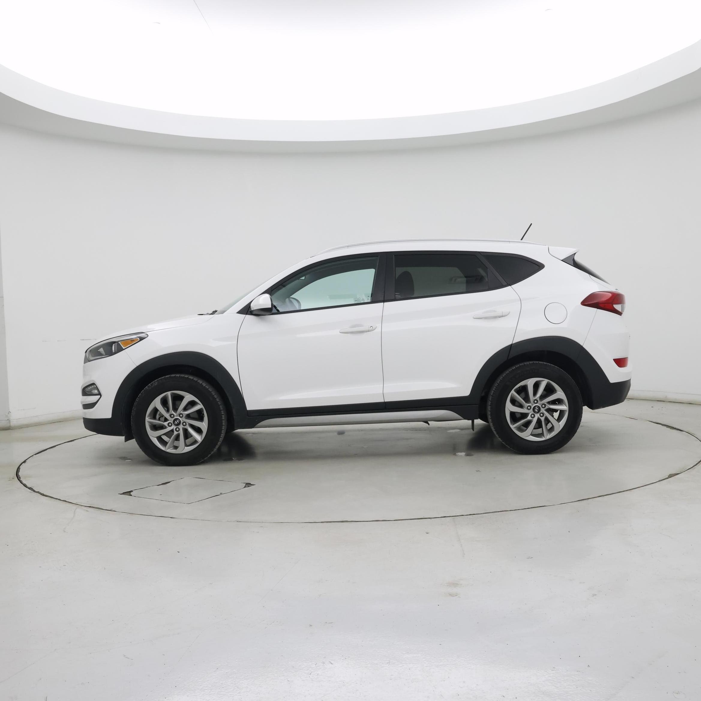 Thumbnail: 2017 Hyundai Tucson - 3