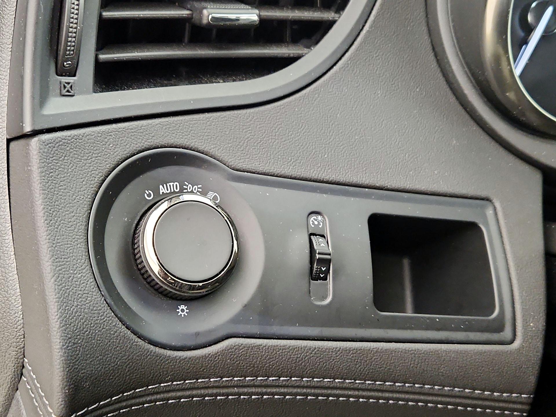 Thumbnail: 2015 Buick LaCrosse - 13