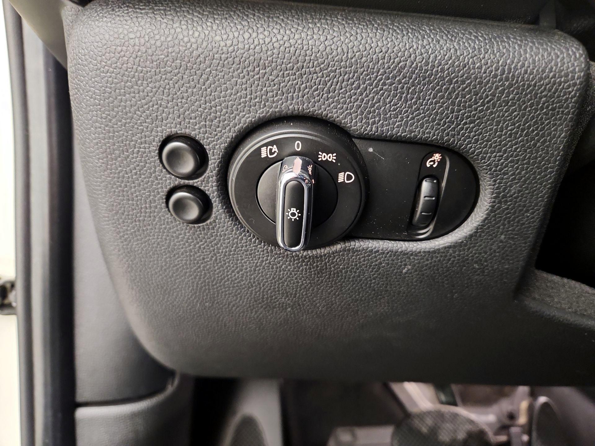 Thumbnail: 2018 MINI Cooper Hardtop - 13