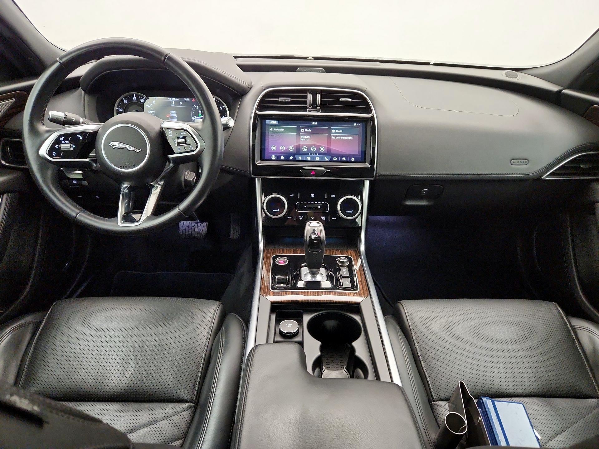 Thumbnail: 2020 Jaguar XE - 9