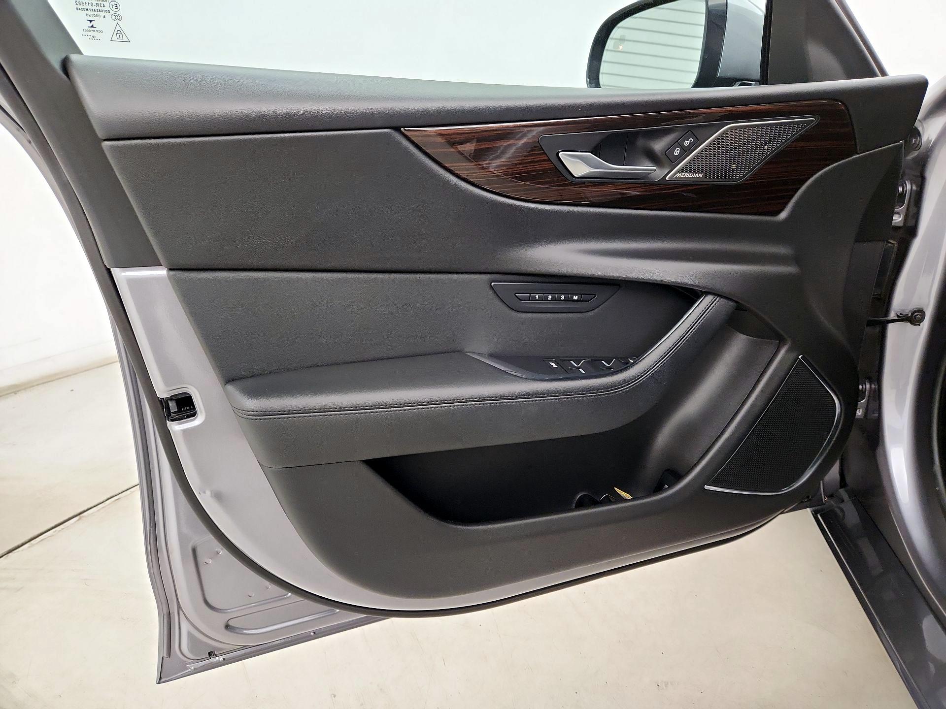 Thumbnail: 2020 Jaguar XE - 12