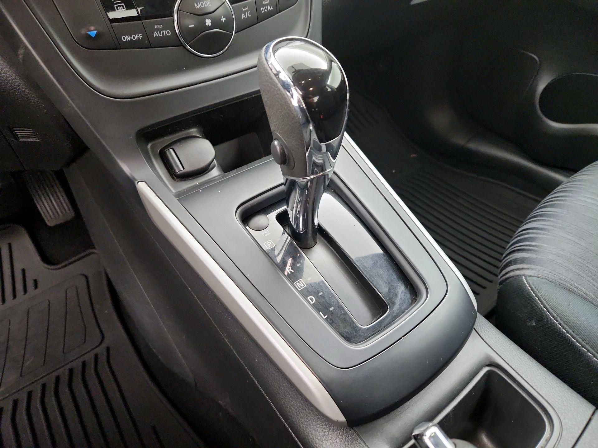 Thumbnail: 2019 Nissan Sentra - 17