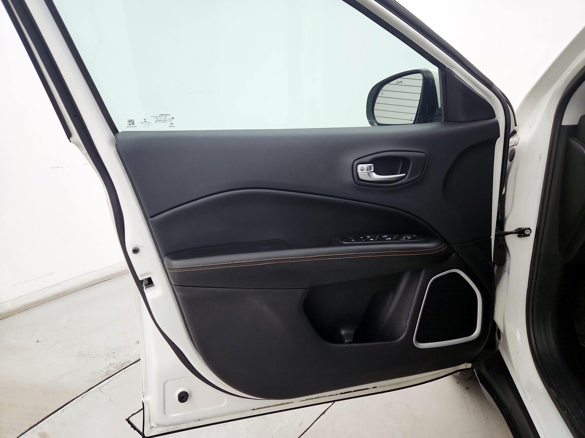 Thumbnail: 2017 Jeep Compass - 12