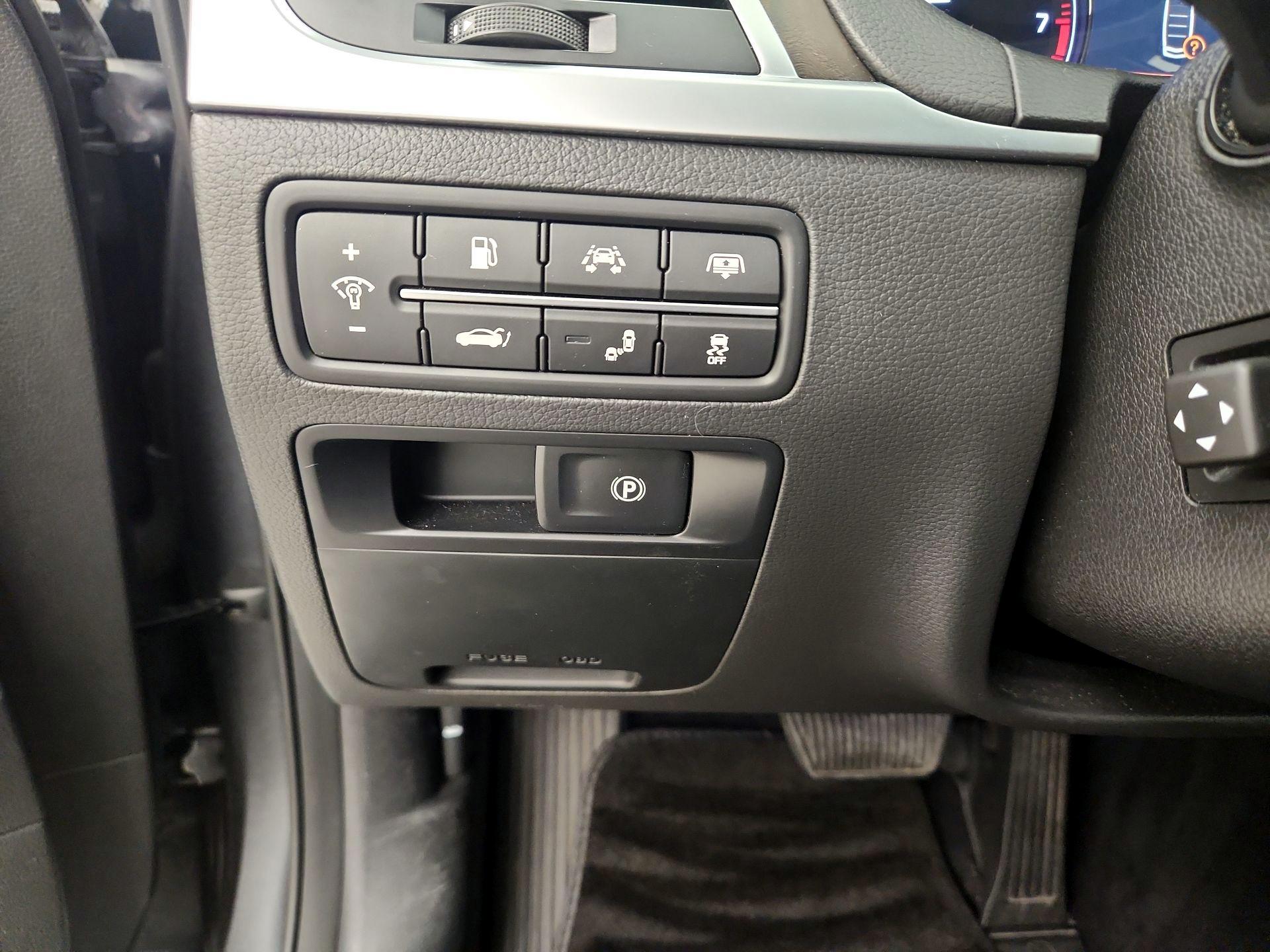 Thumbnail: 2017 Genesis G80 - 13