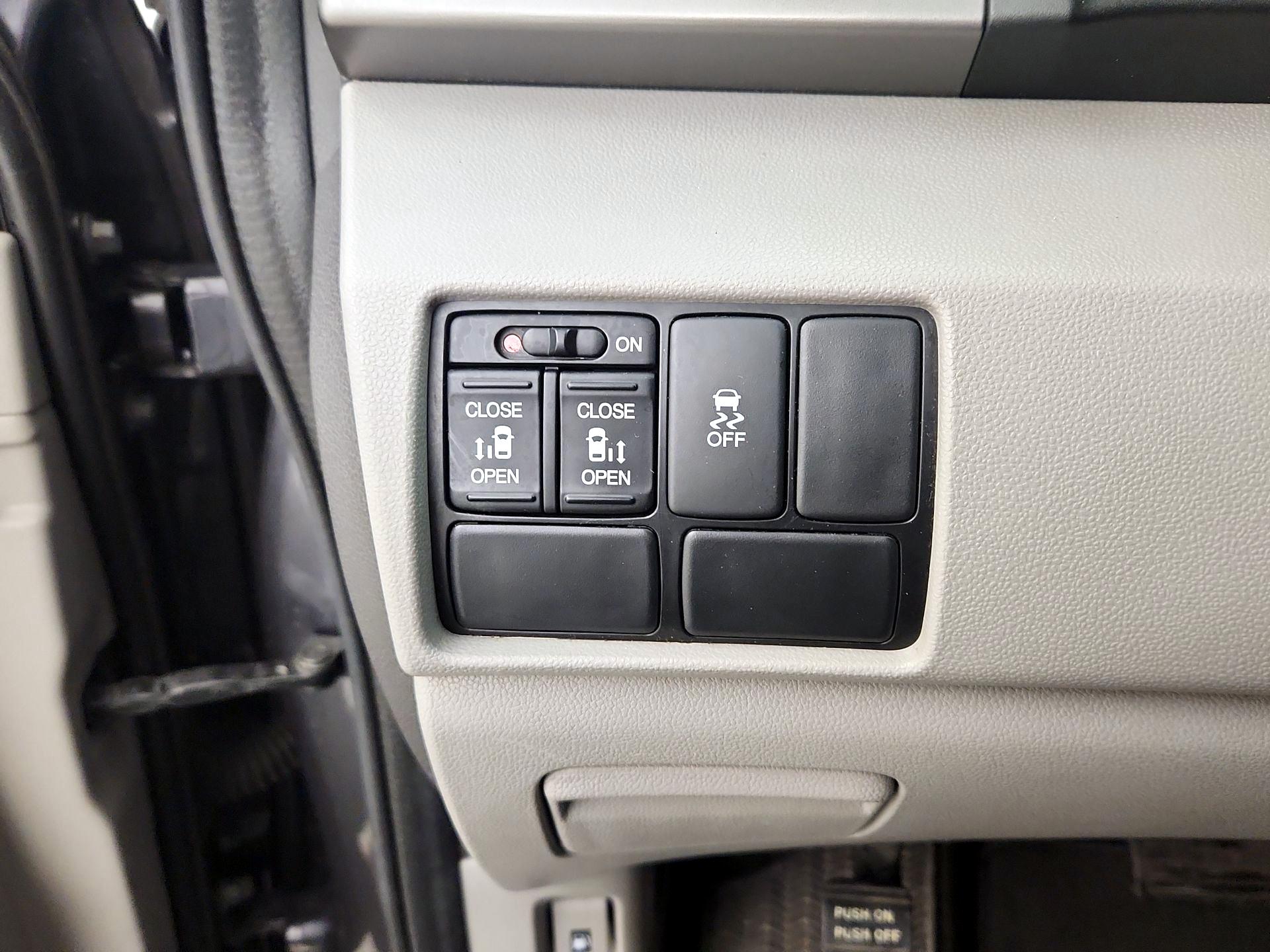 Thumbnail: 2016 Honda Odyssey - 13