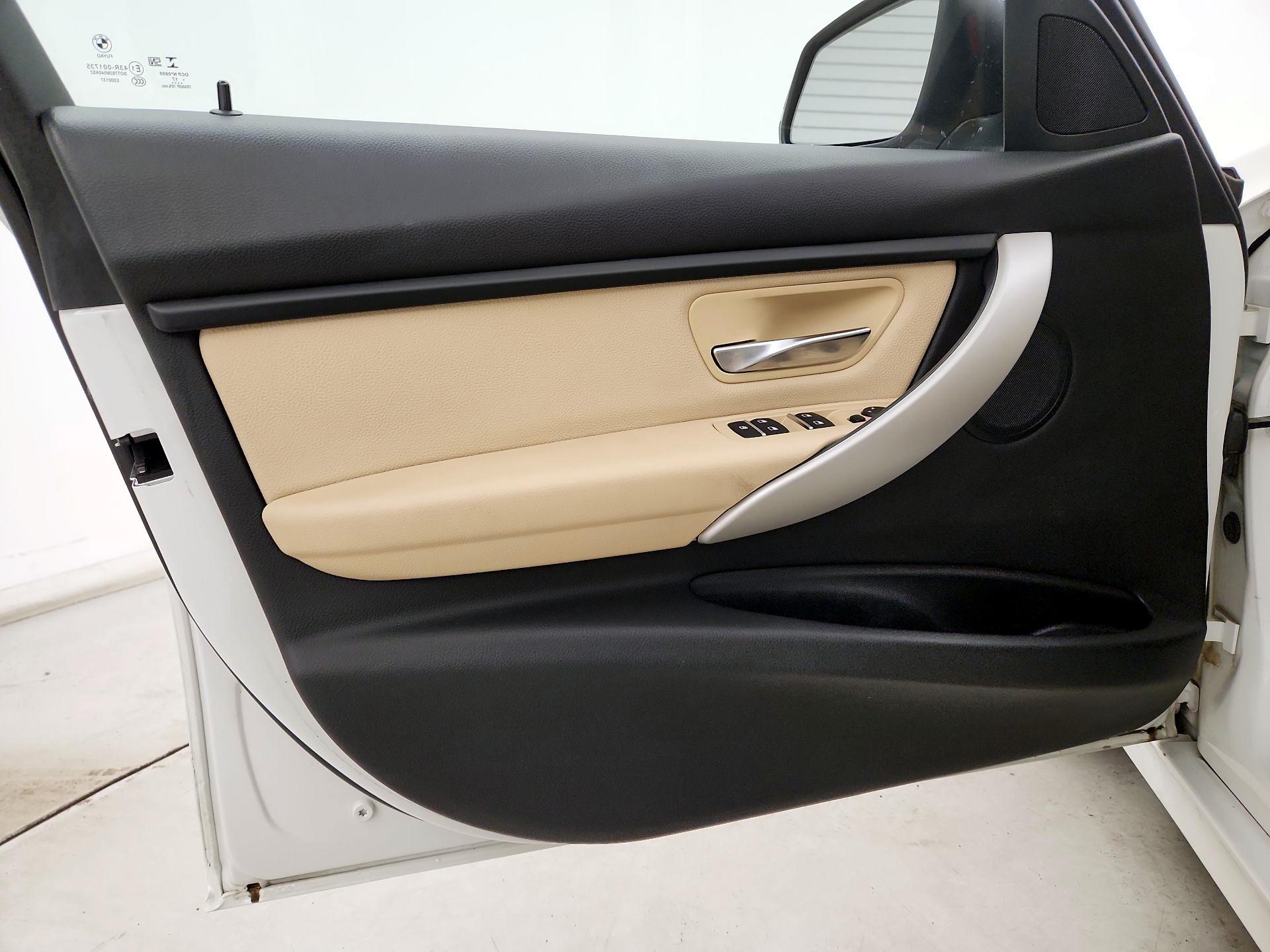 Thumbnail: 2018 BMW 3 Series - 12