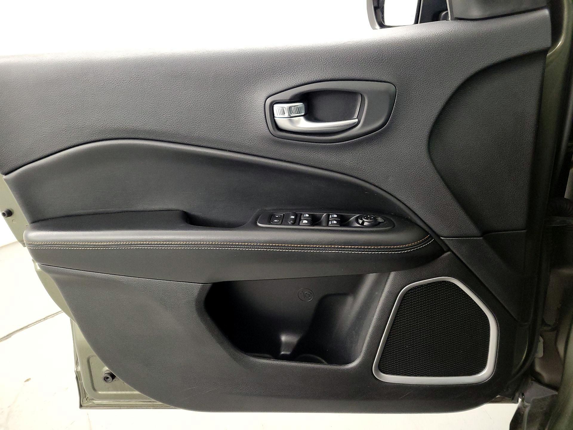 Thumbnail: 2018 Jeep Compass - 12