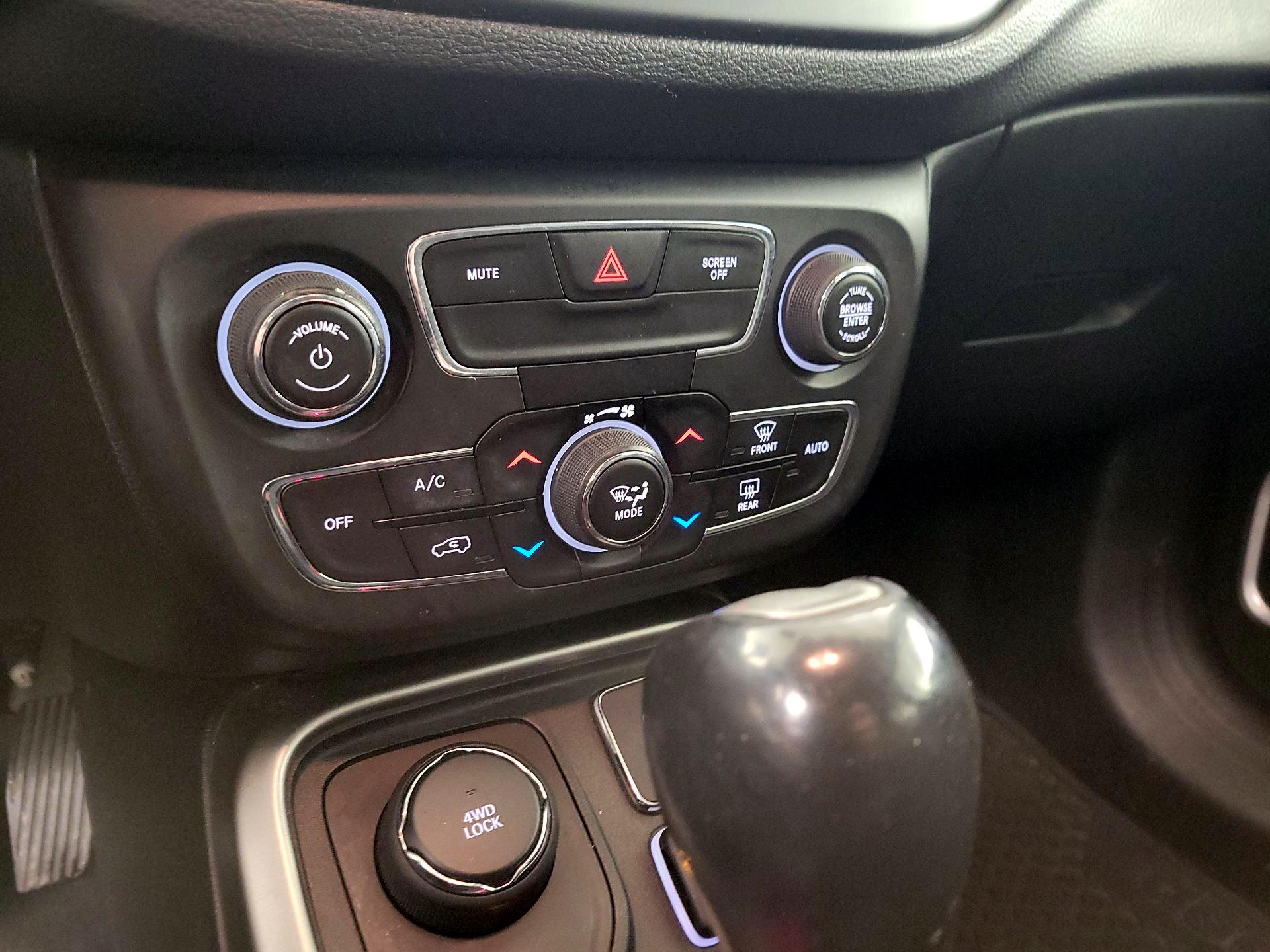 Thumbnail: 2018 Jeep Compass - 16