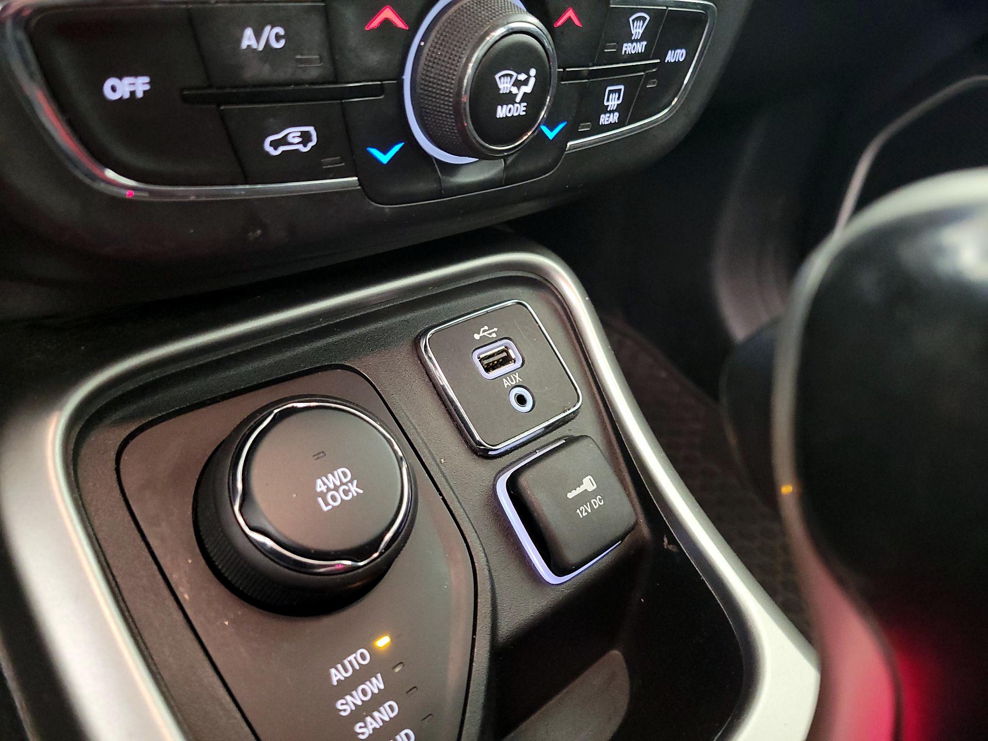 Thumbnail: 2018 Jeep Compass - 18