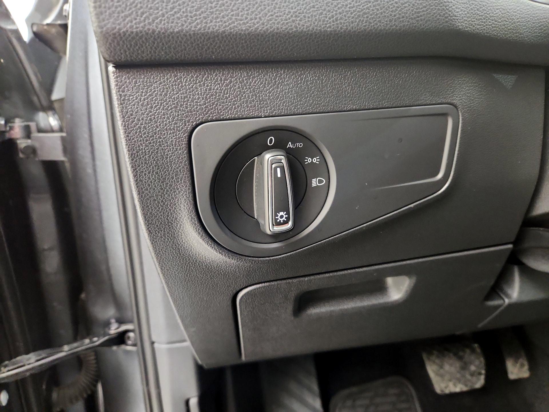 Thumbnail: 2021 Volkswagen Tiguan - 13