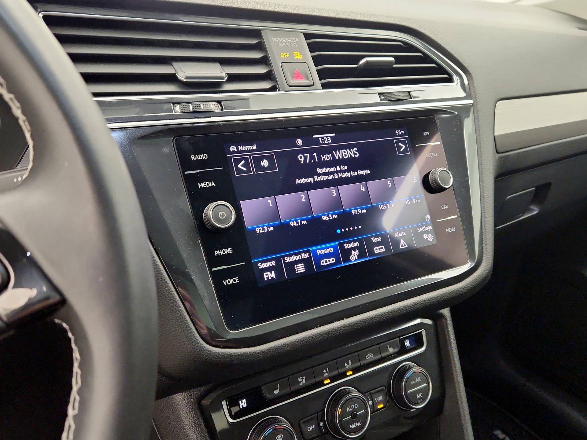 Thumbnail: 2021 Volkswagen Tiguan - 15