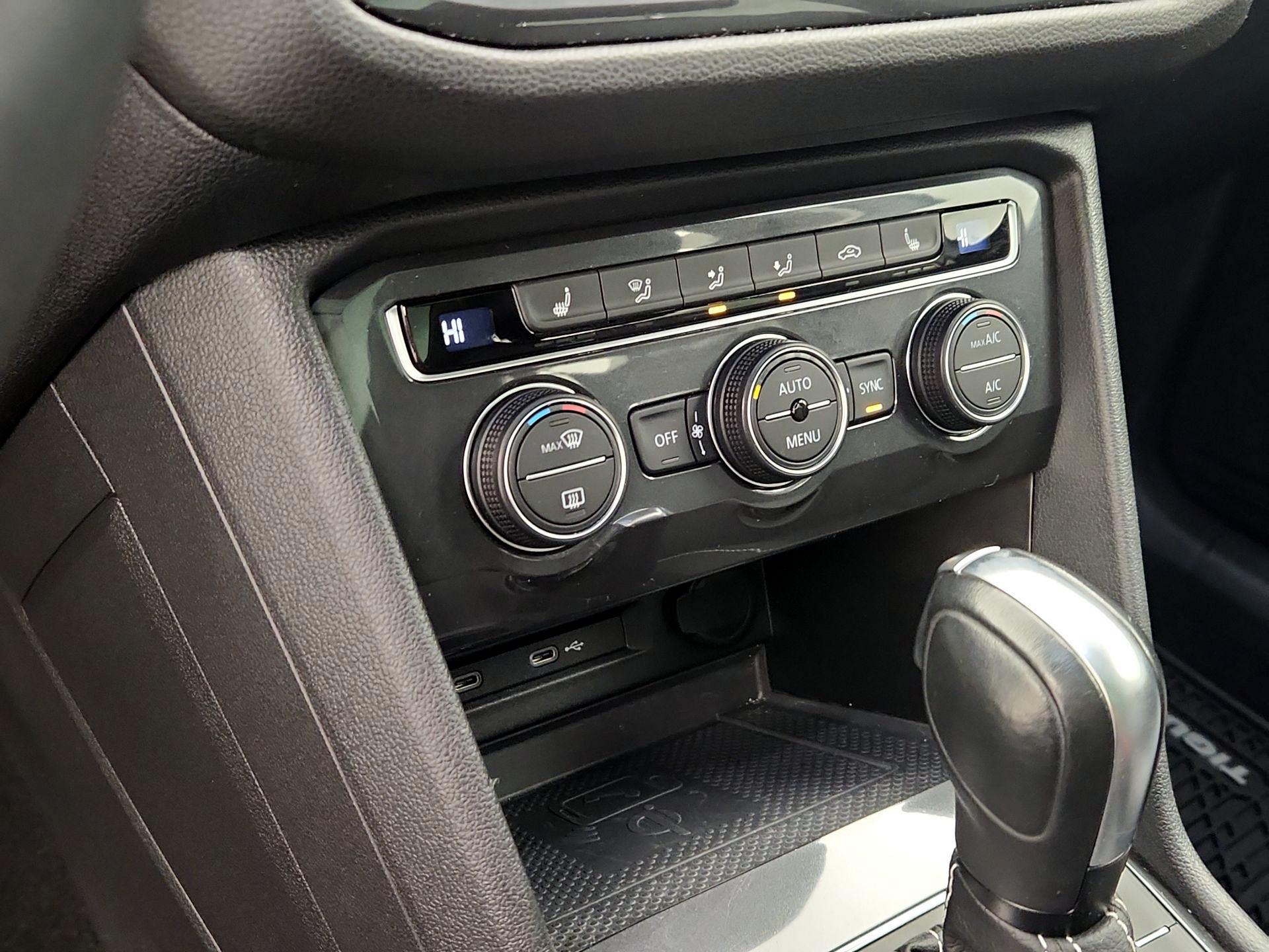 Thumbnail: 2021 Volkswagen Tiguan - 16