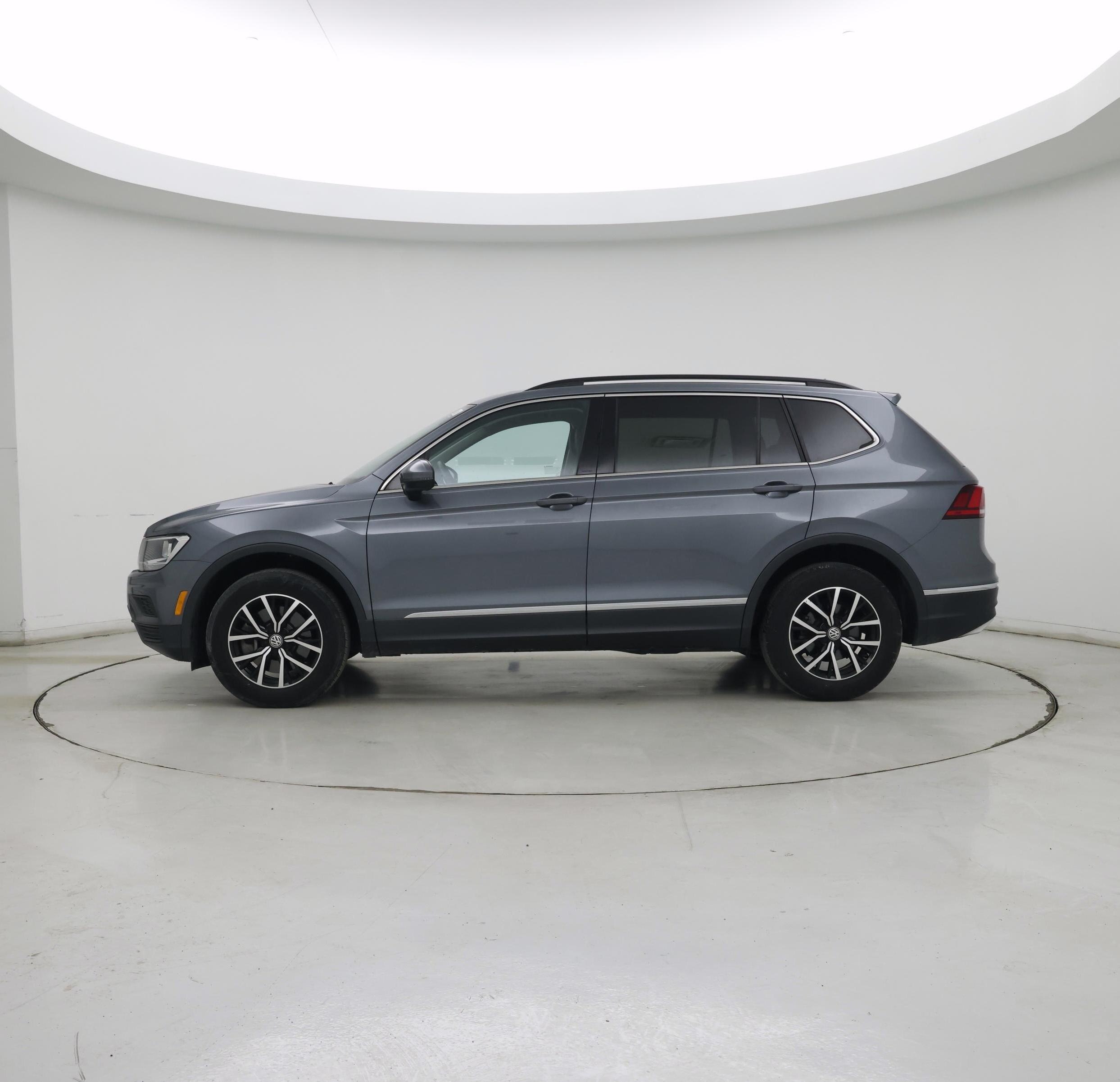 Thumbnail: 2021 Volkswagen Tiguan - 3