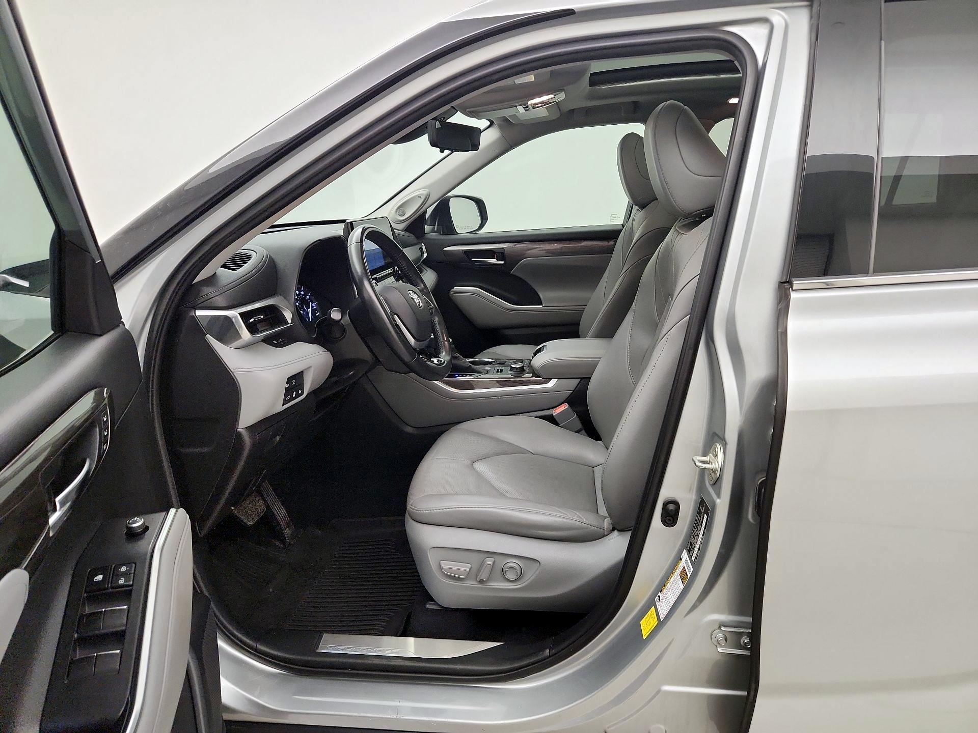 Thumbnail: 2020 Toyota Highlander - 11