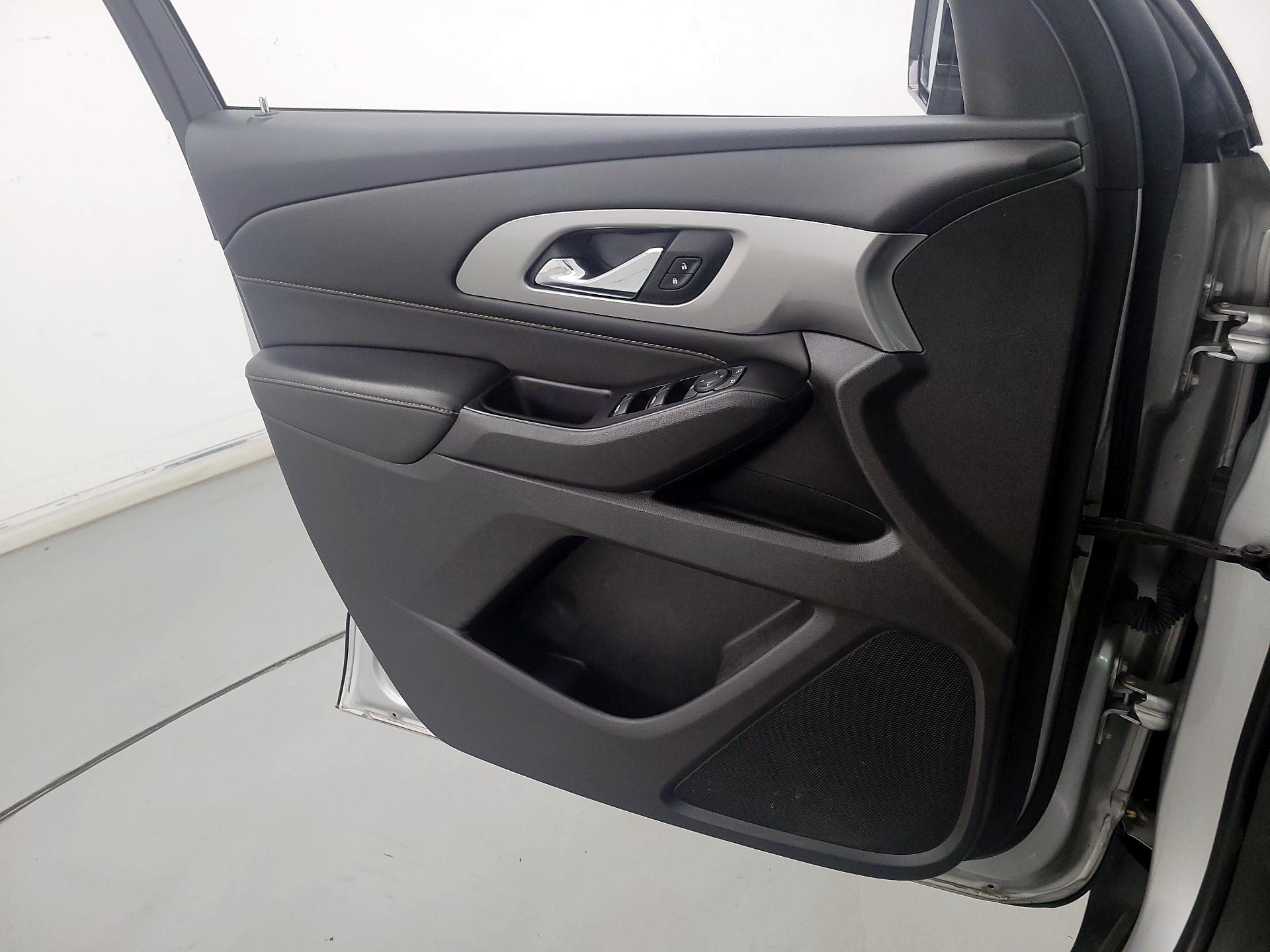 Thumbnail: 2020 Chevrolet Traverse - 12