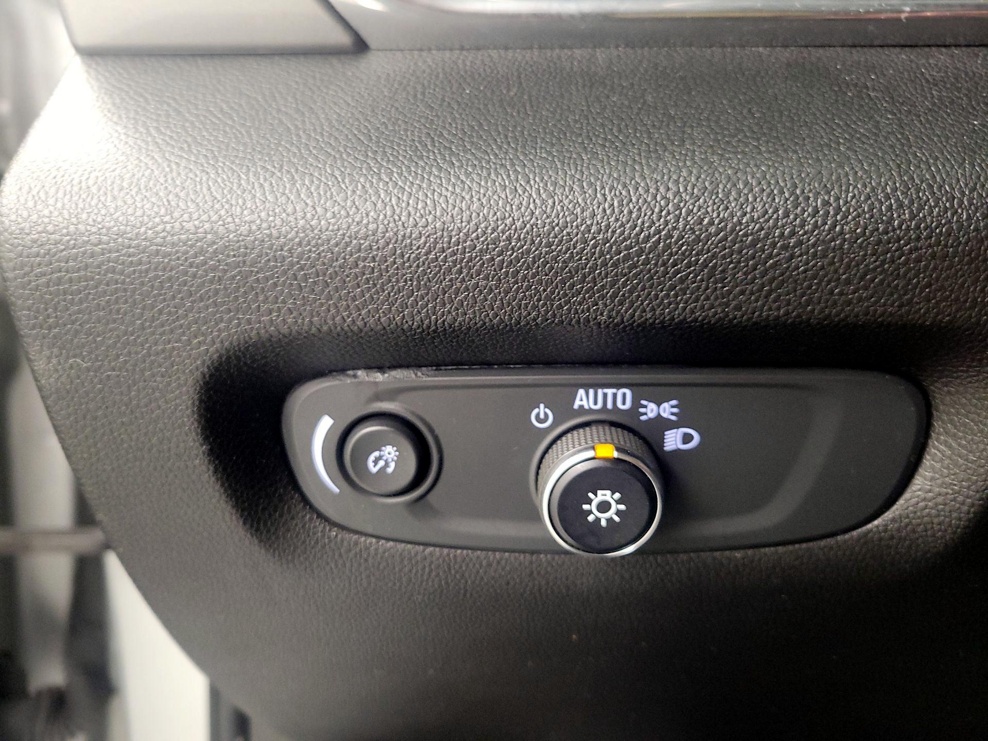 Thumbnail: 2020 Chevrolet Traverse - 13