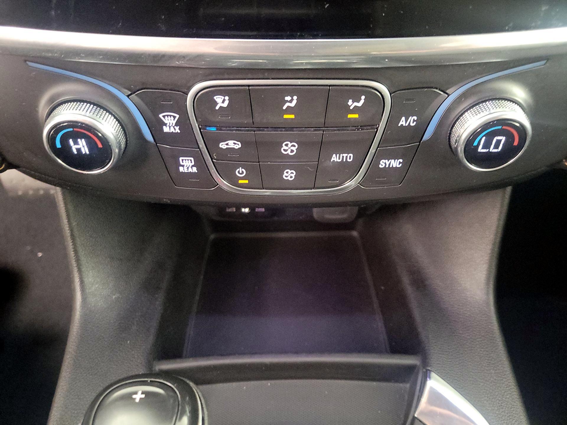 Thumbnail: 2020 Chevrolet Traverse - 17