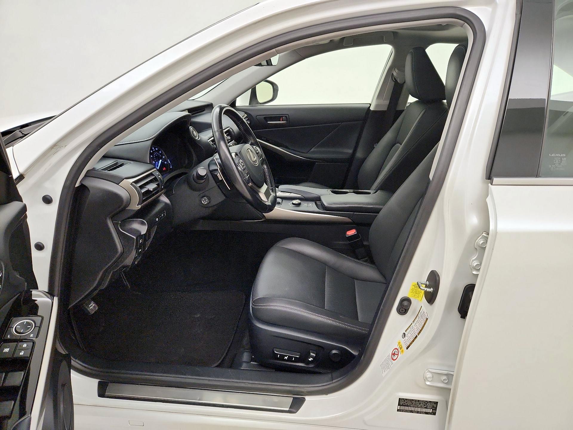 Thumbnail: 2018 Lexus IS - 11