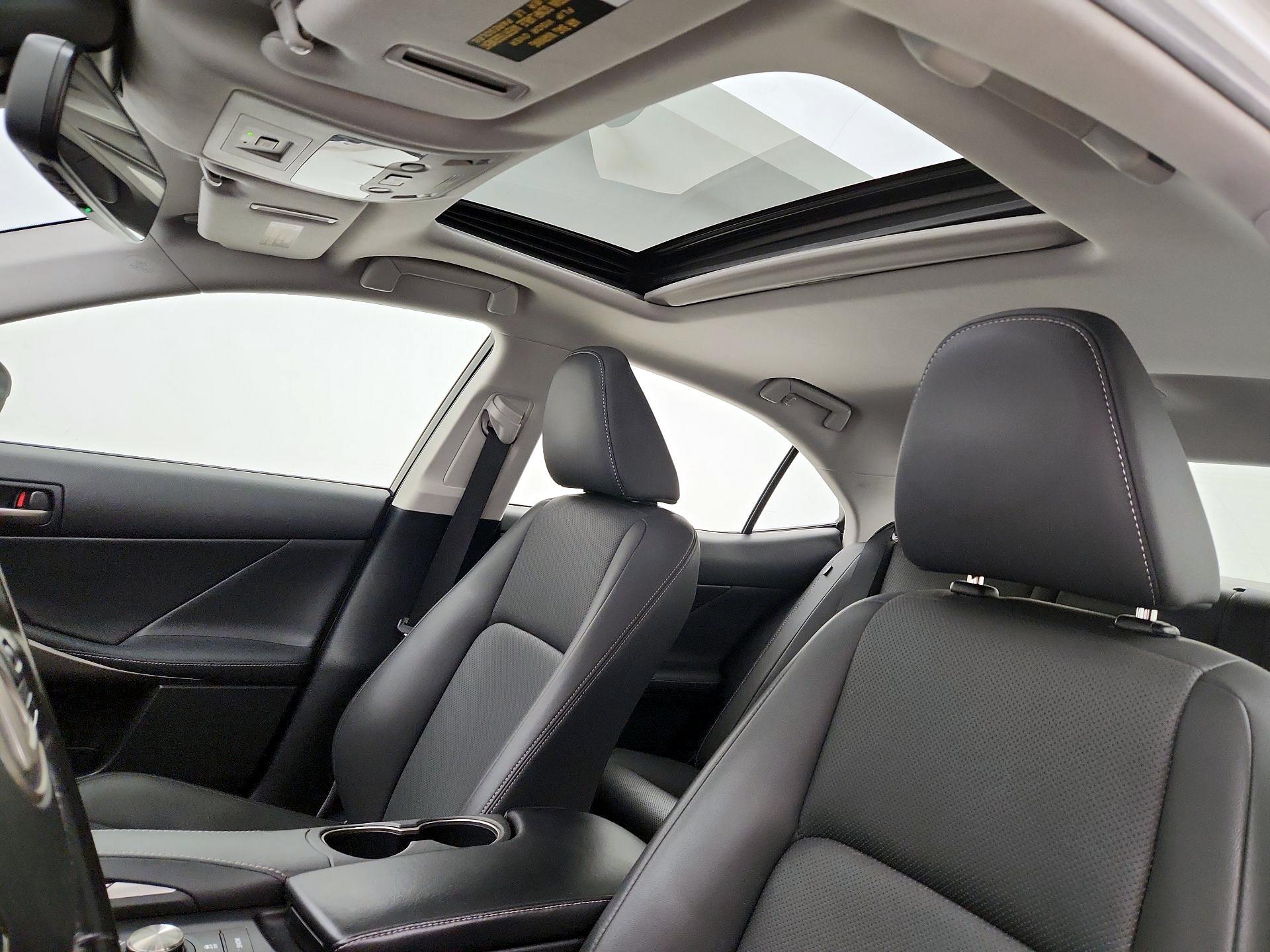 Thumbnail: 2018 Lexus IS - 20