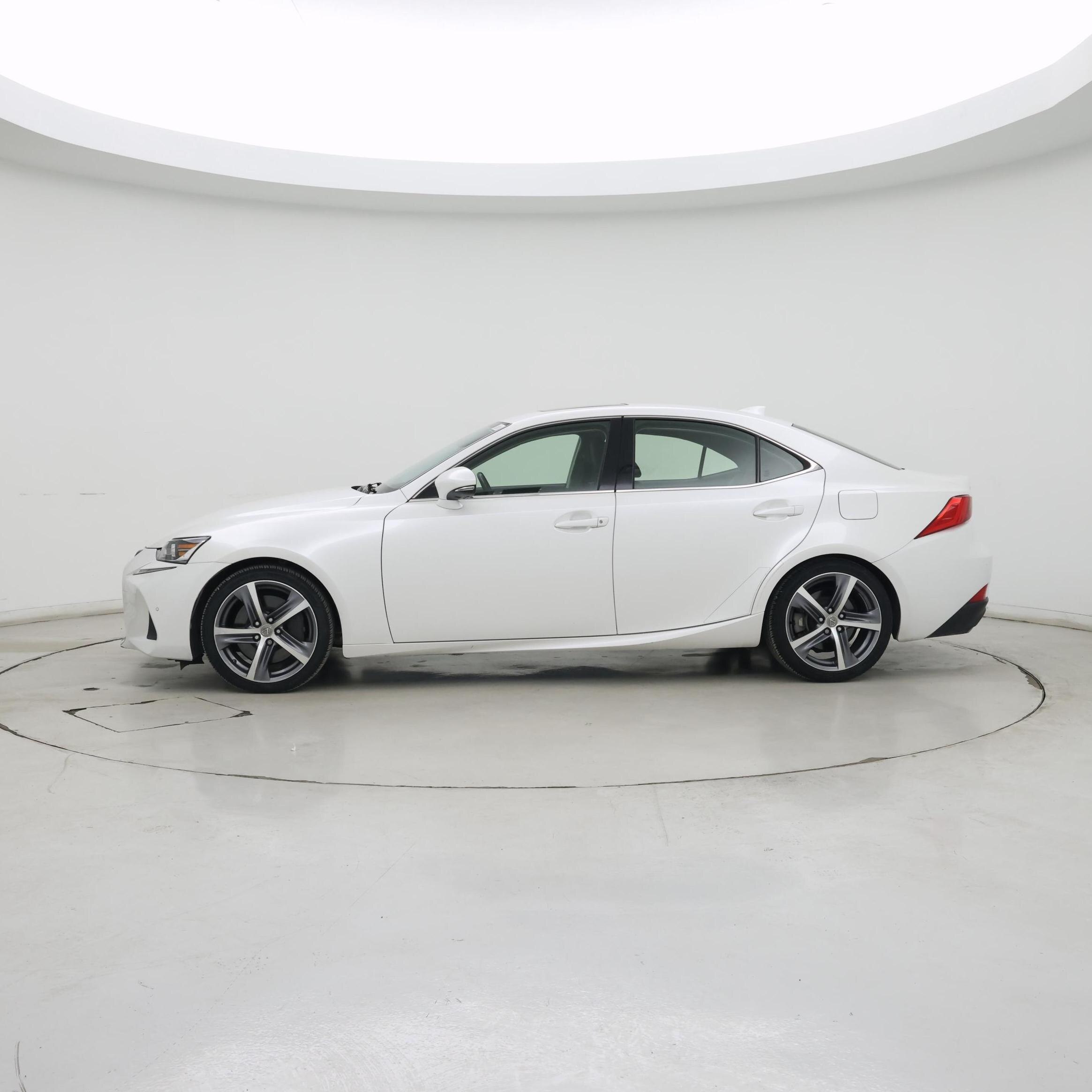 Thumbnail: 2018 Lexus IS - 3