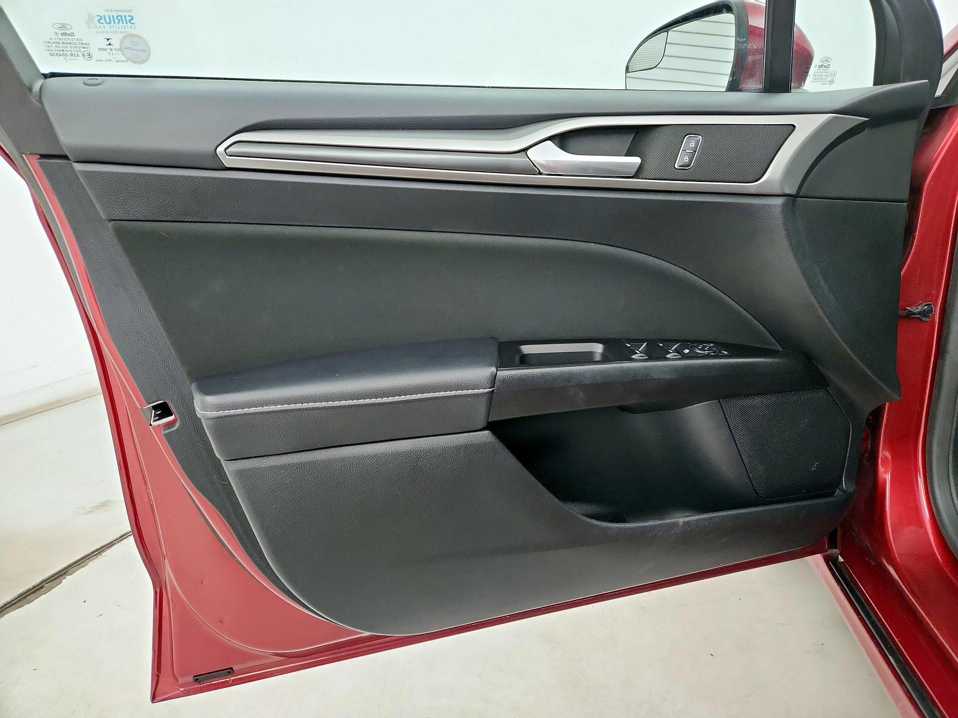 Thumbnail: 2017 Ford Fusion - 12