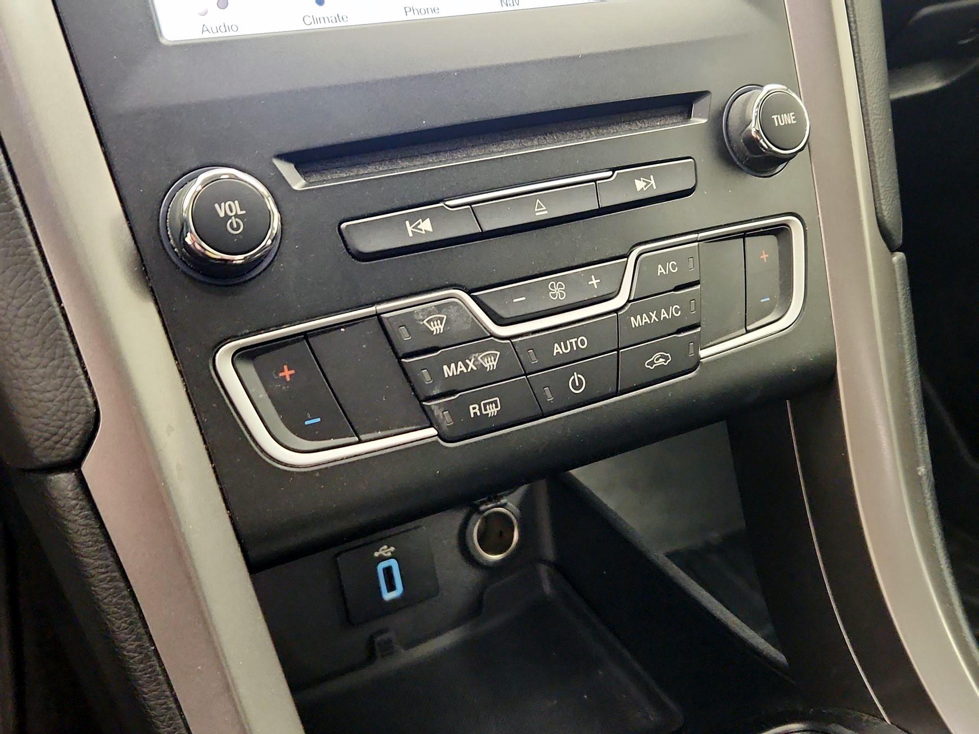 Thumbnail: 2017 Ford Fusion - 17